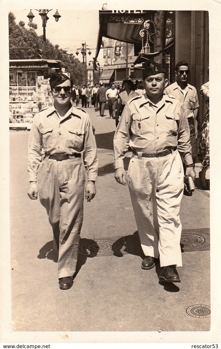 Rare Très Belle Photo Deux Militaires De La Coloniale En Ballade Sur La Canebière Marseille Guerre Algérie - 1939-45