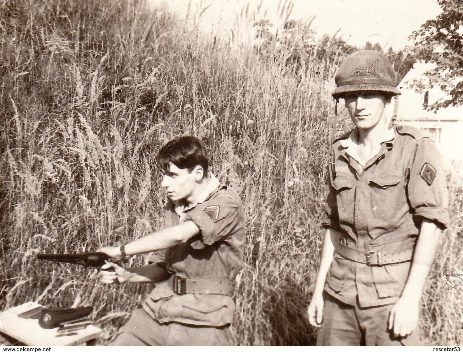 Rare Très Belle Photo Deux Militaires Tirant Au Colt - 1939-45