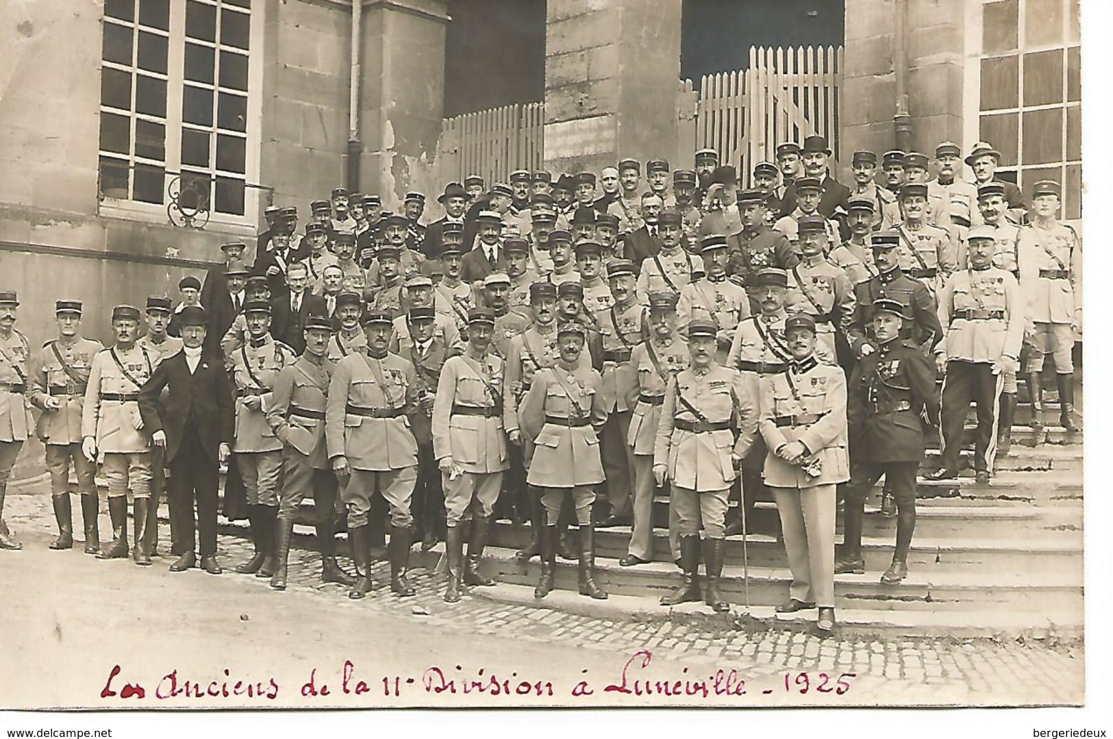 54     Lunéville      Photo   16 X 10,5 Cm   Les Anciens De La 11° Division à Lunéville  - 1925 - Otros & Sin Clasificación