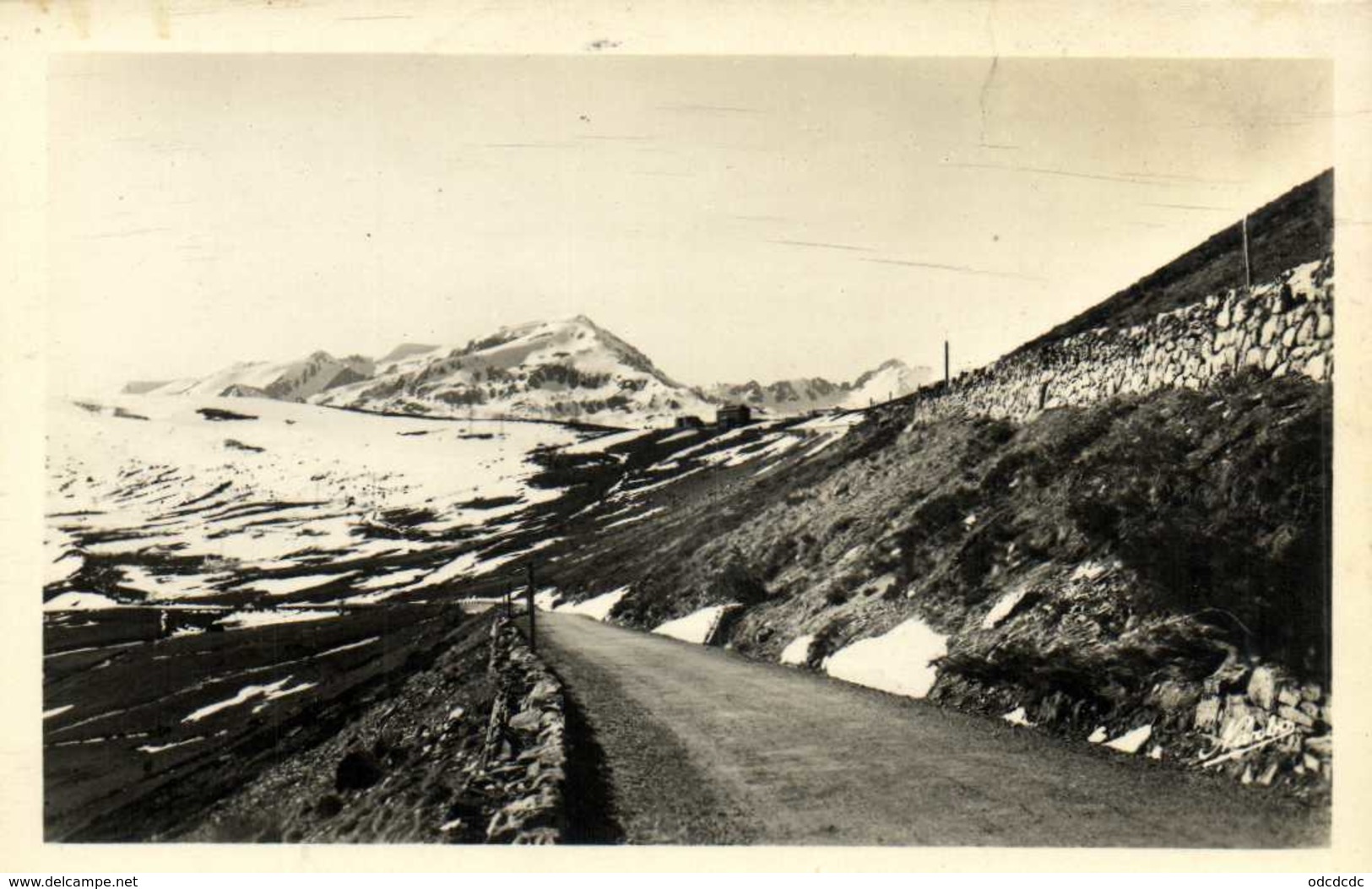 Cpsm Petit Format LE PUYMORENS  Vue Vers Le Refuge Et Les Montagnes Du Col  RV - Autres & Non Classés