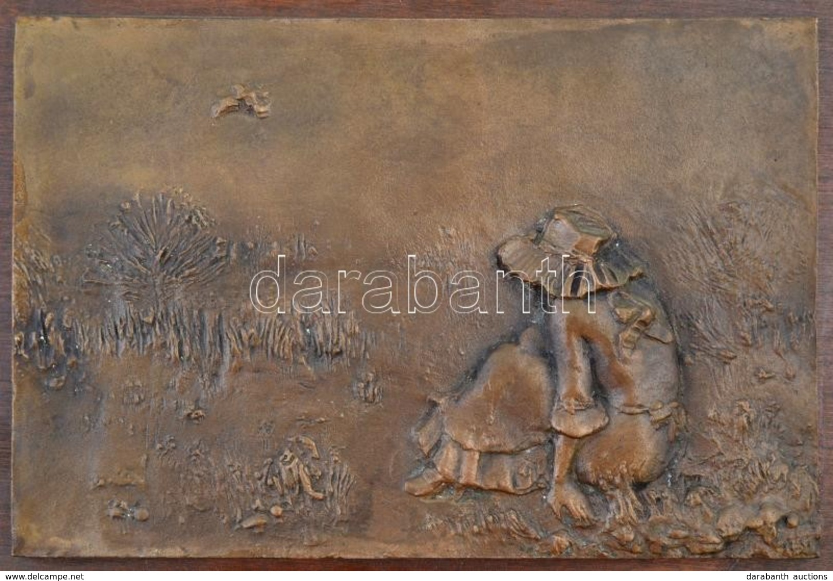 Üldögélő Lány, Bronz Falikép, Fa Talapzaton, 21,5×30,5 Cm - Other & Unclassified