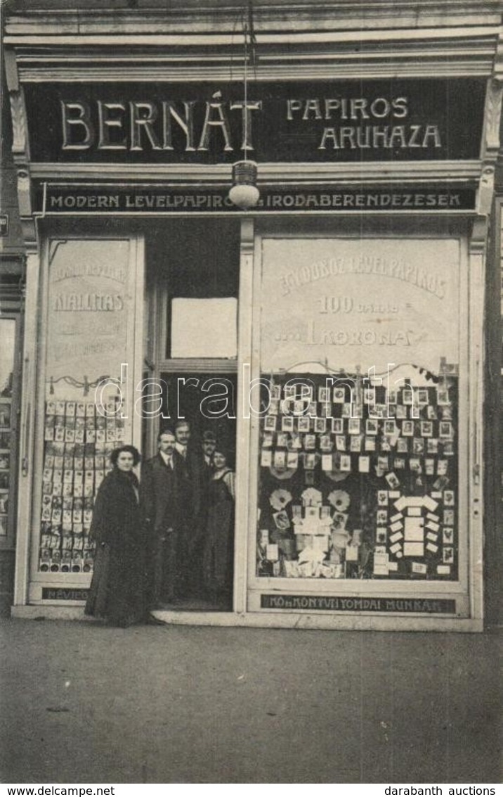 T2/T3 Kolozsvár, Cluj; Bernát Papíros áruháza, Nyomda, üzlet Kirakata, állandó Képeslap Kiállítás / Shop Front With Owne - Zonder Classificatie