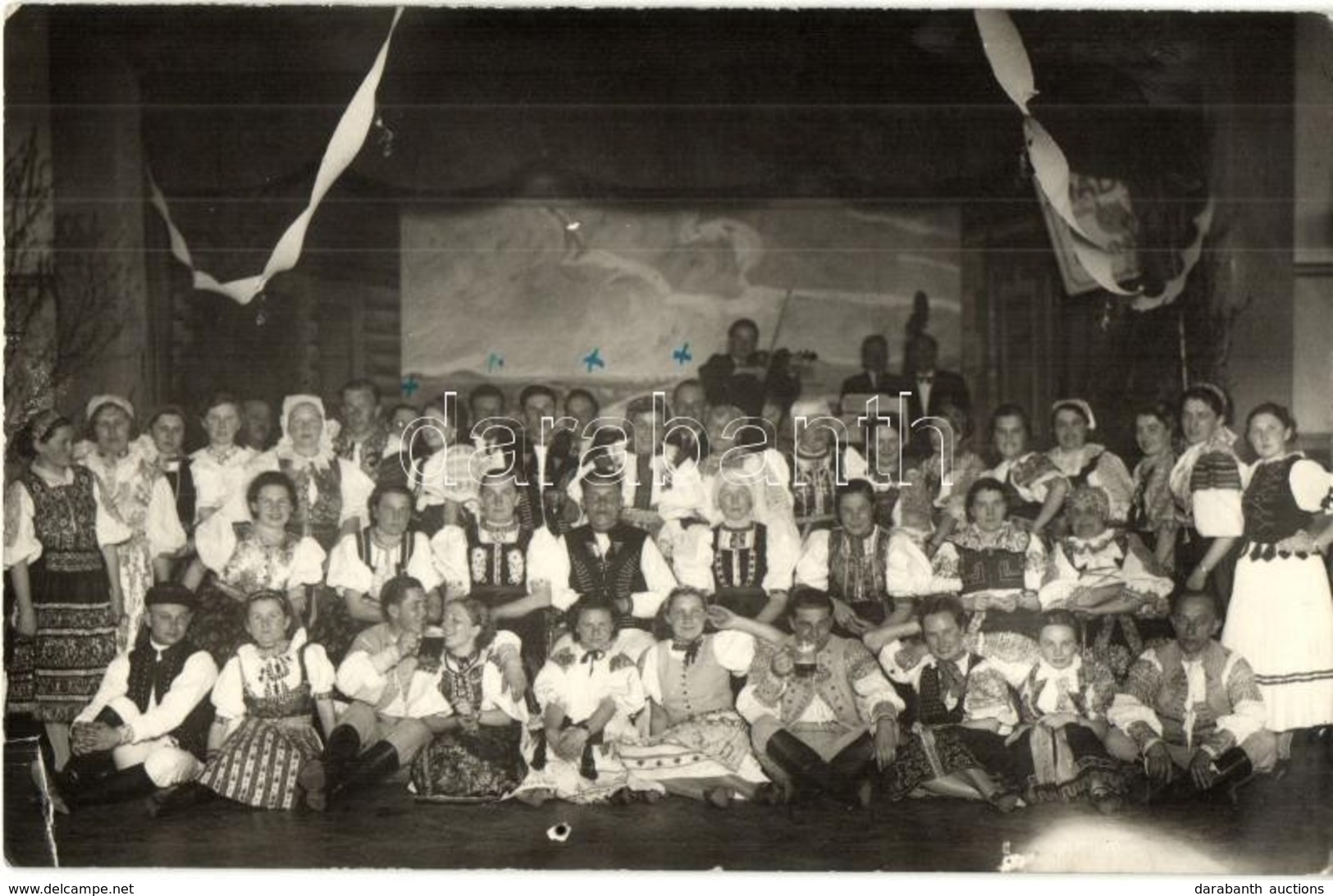 T3 1938 Alsószalánk, Nizné Slovinky; Falubeliek Népviseletbe öltözve, Csoportkép / Villagers In Folk Costumes, Group Pho - Zonder Classificatie