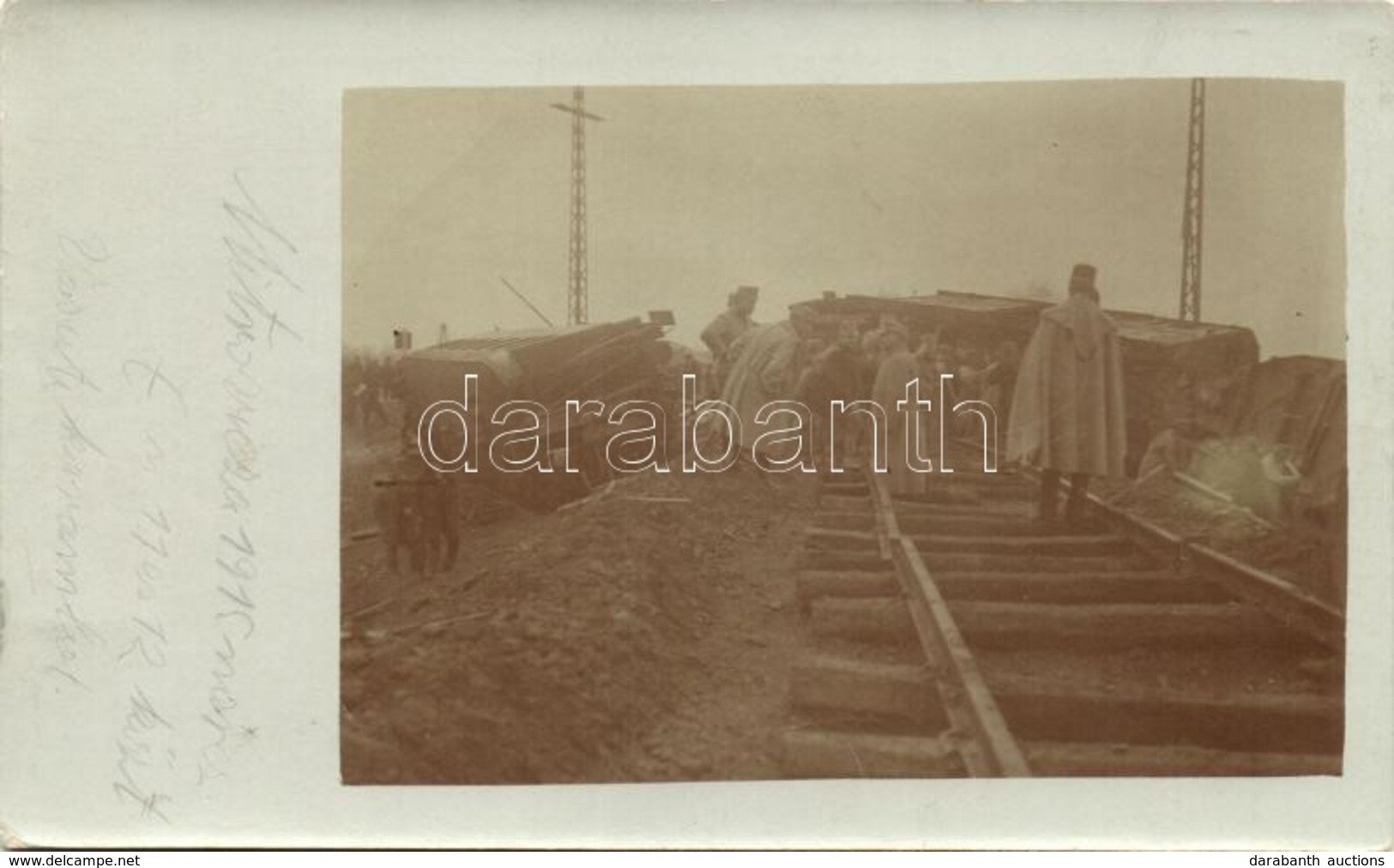 * T2 1915 Szávaszentdemeter, Sremska Mitrovica; Vasúti Karambol, Magyar Tisztek / Railroad Accident, K.u.K. Officers Pho - Zonder Classificatie