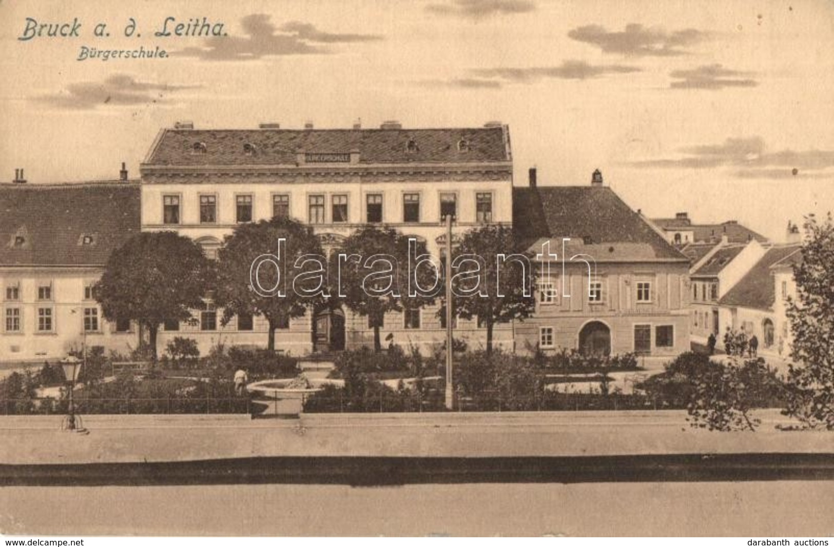 * T2/T3 1920 Lajtabruck, Bruck And Der Leitha; Bürgerschule / Népiskola, A. Strauss üzlete / School, Shop (EK) - Zonder Classificatie