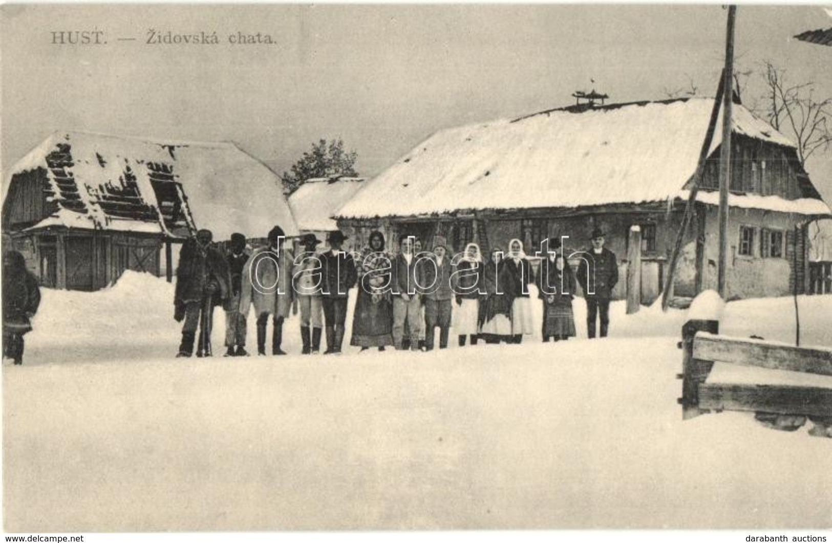 ** T2/T3 Huszt, Chust; Zsidó Vendégház Télen, Csoportkép / Zidovská Chata / Jewish Rest House In Winter, Group Picture.  - Zonder Classificatie