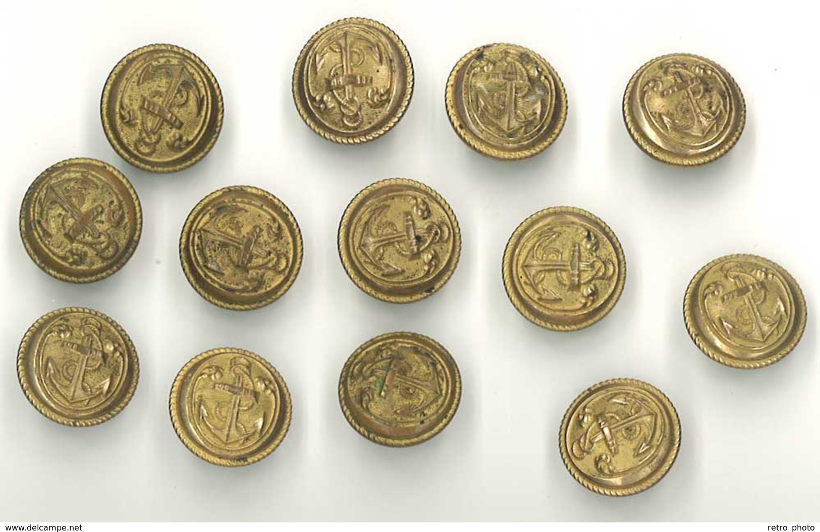 Lot 13 Boutons Militaires, Ancre De Marine, 19 Mms - Bottoni