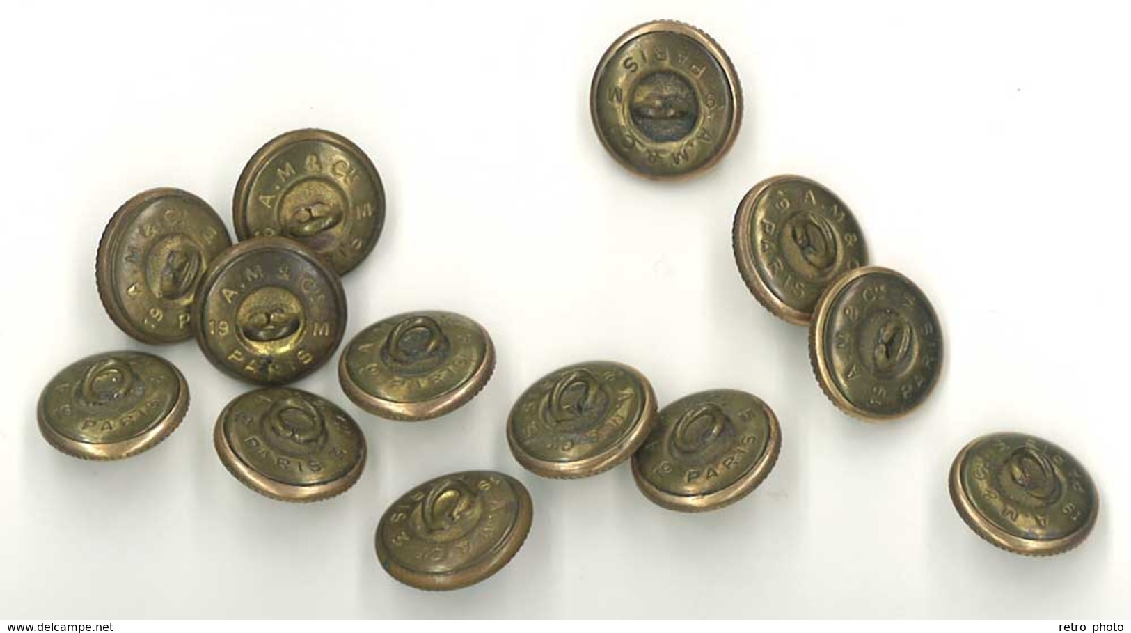 Lot 13 Boutons Militaires, Ancre De Marine, 19 Mms - Bottoni