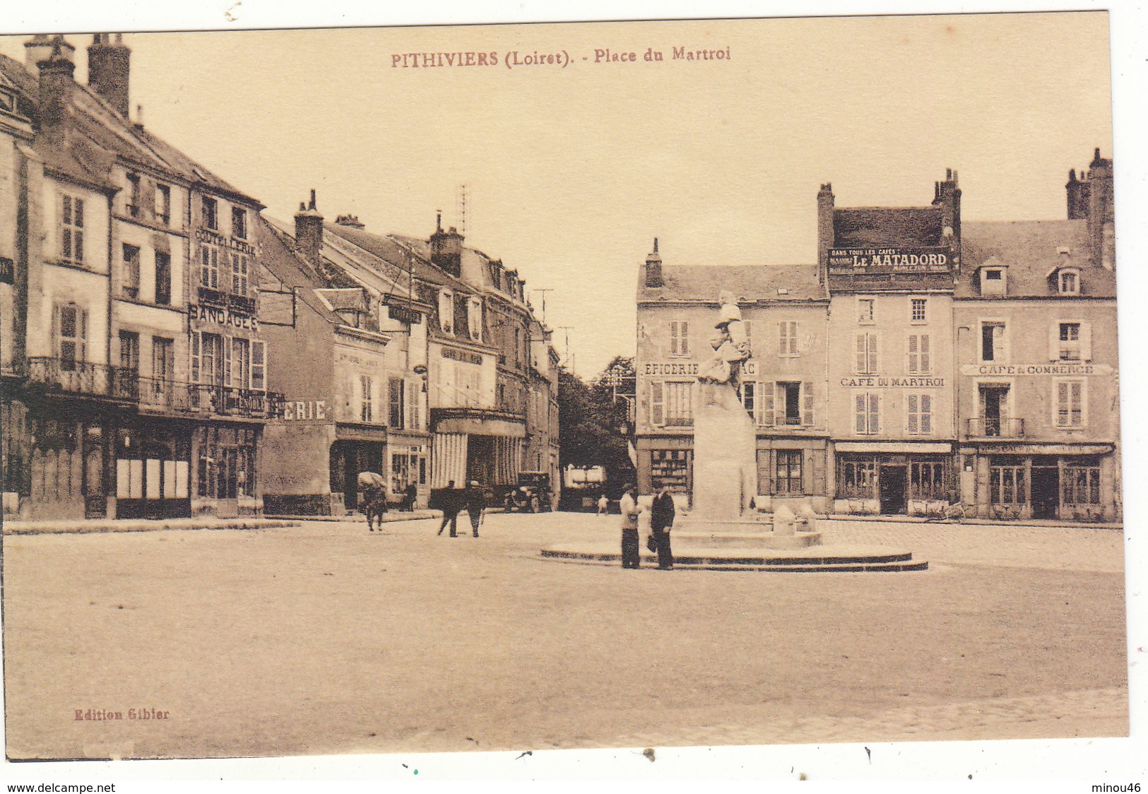 PITHIVIERS : PLACE DU MARTROL.ANIMEE.N.CIRCULEE.T.T.B.ETAT.PETIT PRIX.COMPAREZ!!! - Pithiviers