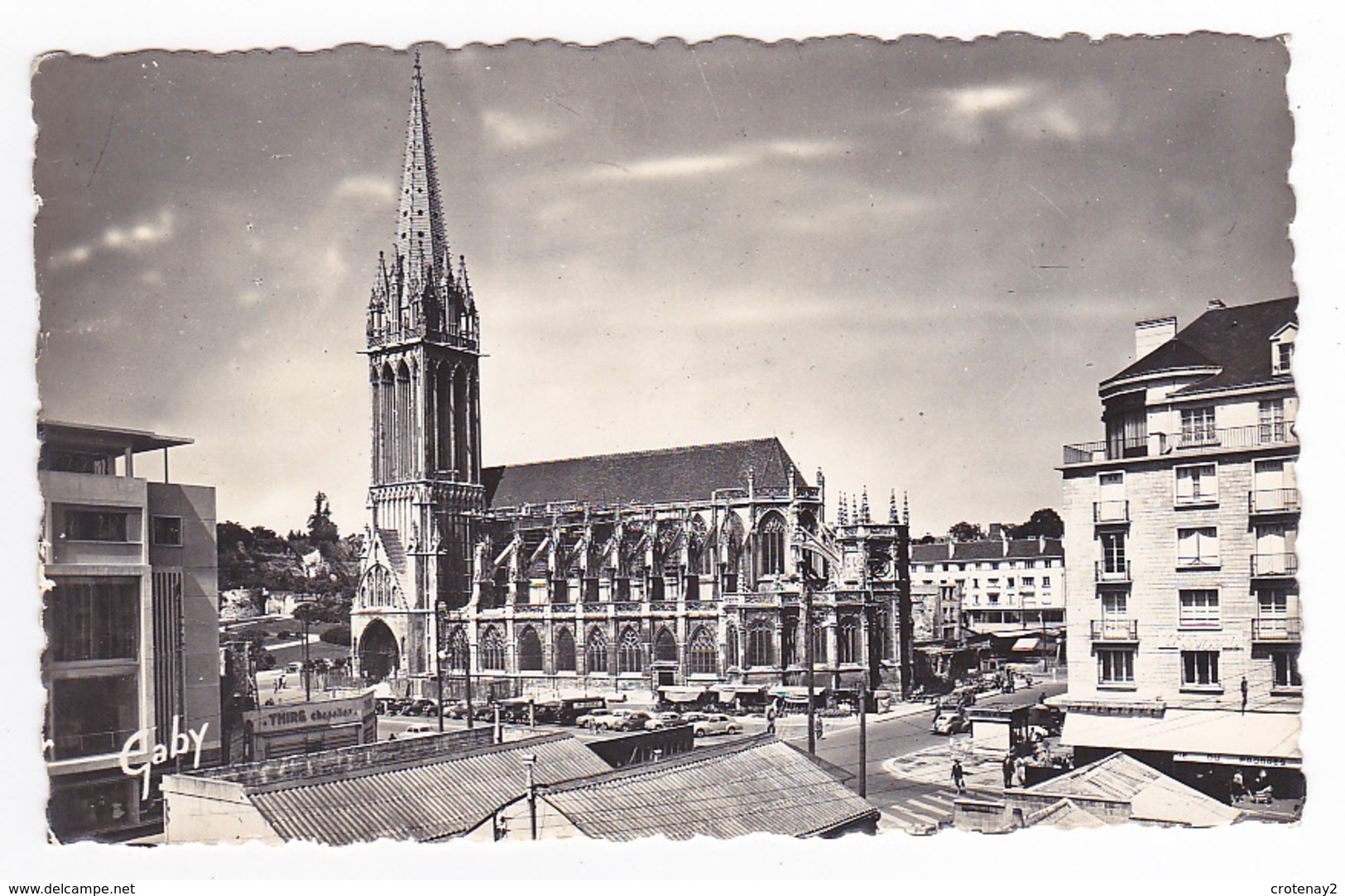 14 Caen N°33 Eglise St Pierre VOIR ZOOM Chapellerie Chapelier Thiré Pharmacie Du Progrès Voitures Autos - Caen