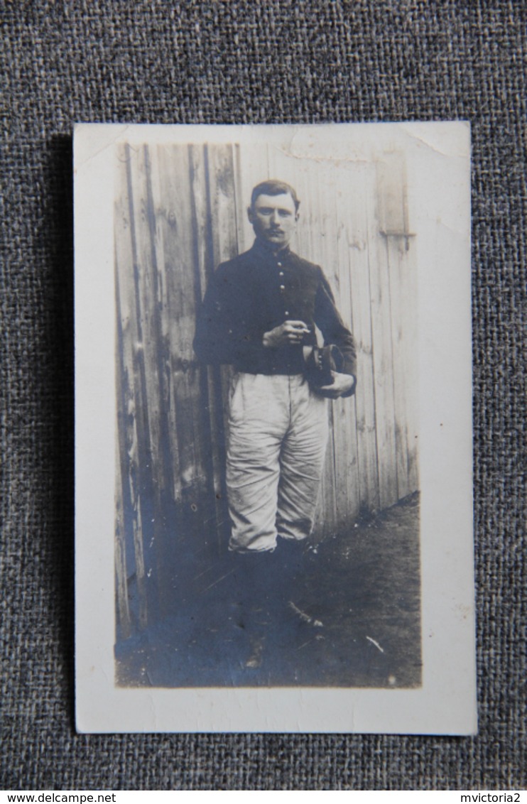 Carte Photo D'un Soldat - Personnages