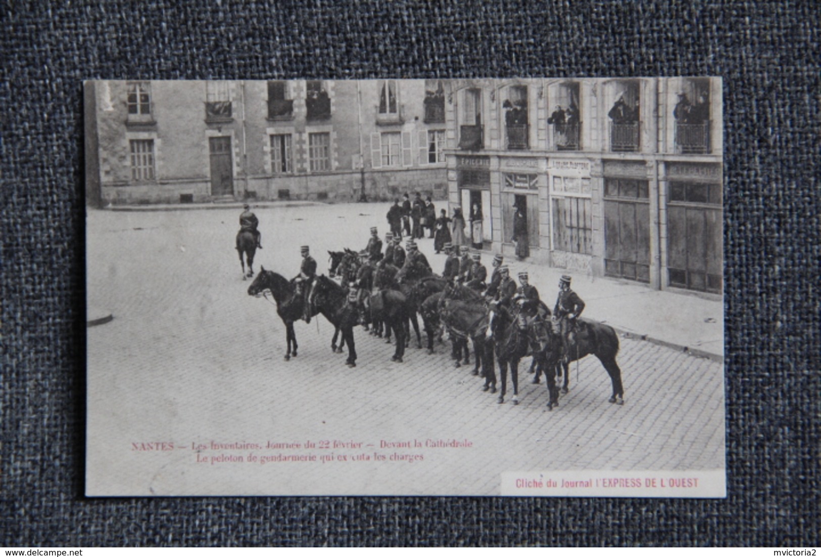 NANTES - Les Inventaires, Journée Du 22 Février, Devant La Cathédrale, Le Peloton De Gendarmerie. - Nantes