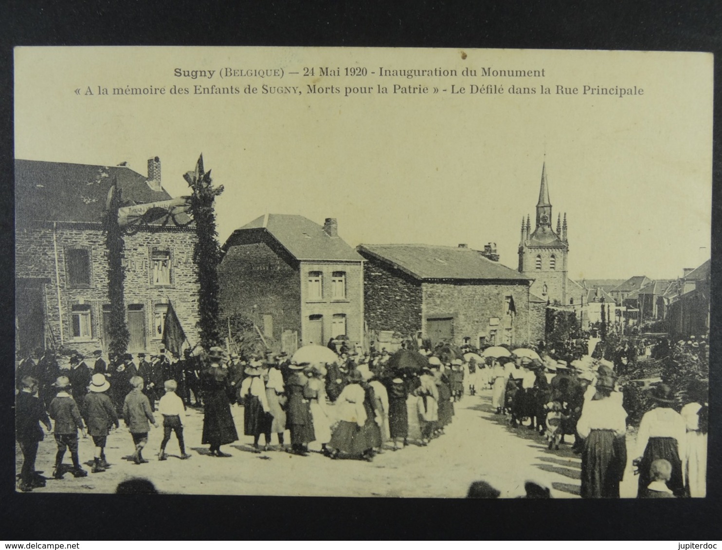 Sugny 21 Mai 1920 Inauguration Du Monument... Le Défilé Dans La Rue Principale - Vresse-sur-Semois