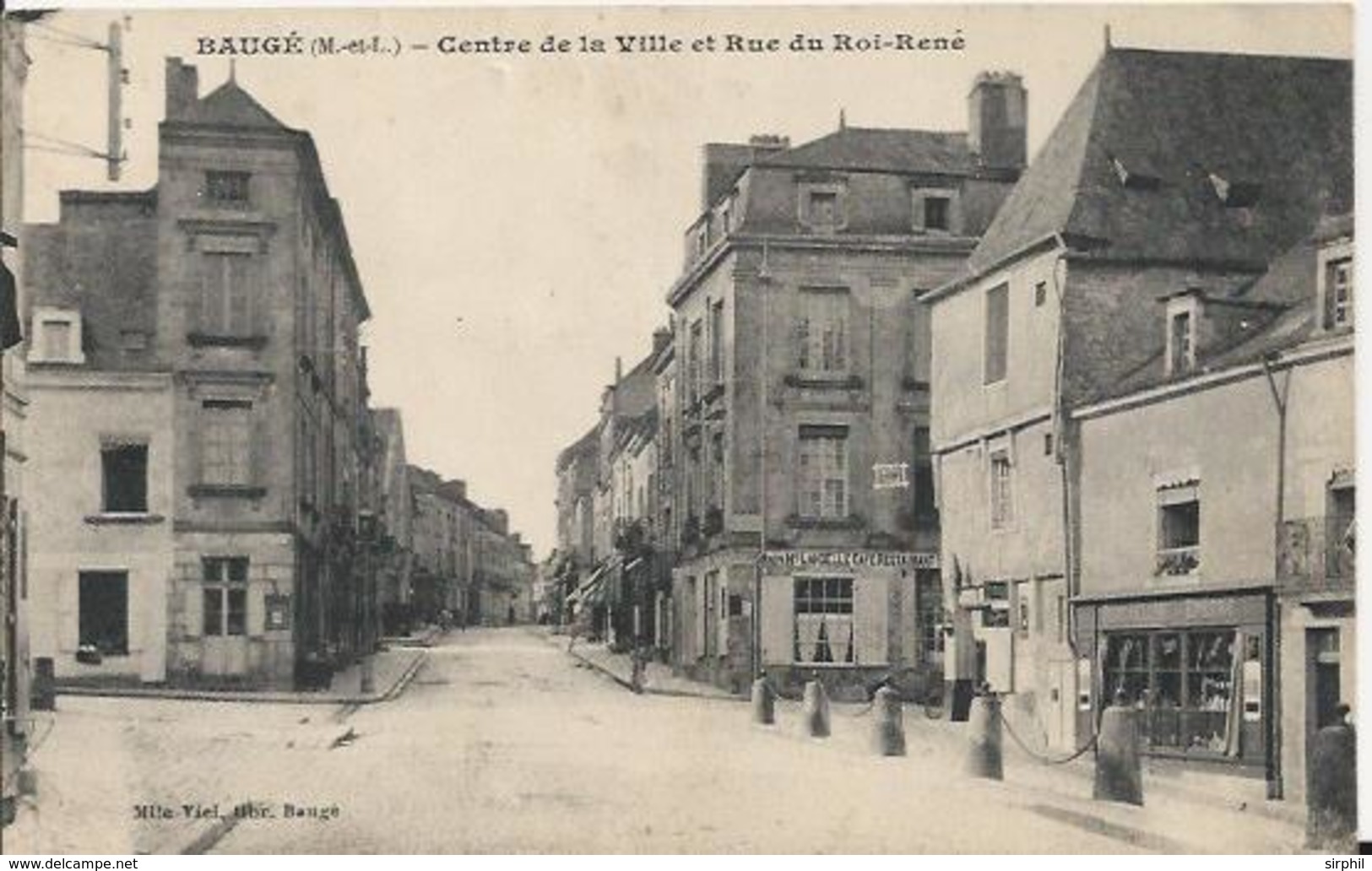 Carte Postale Ancienne De Baugé Centre De La Ville Et La Rue Du Roi -rené - Autres & Non Classés