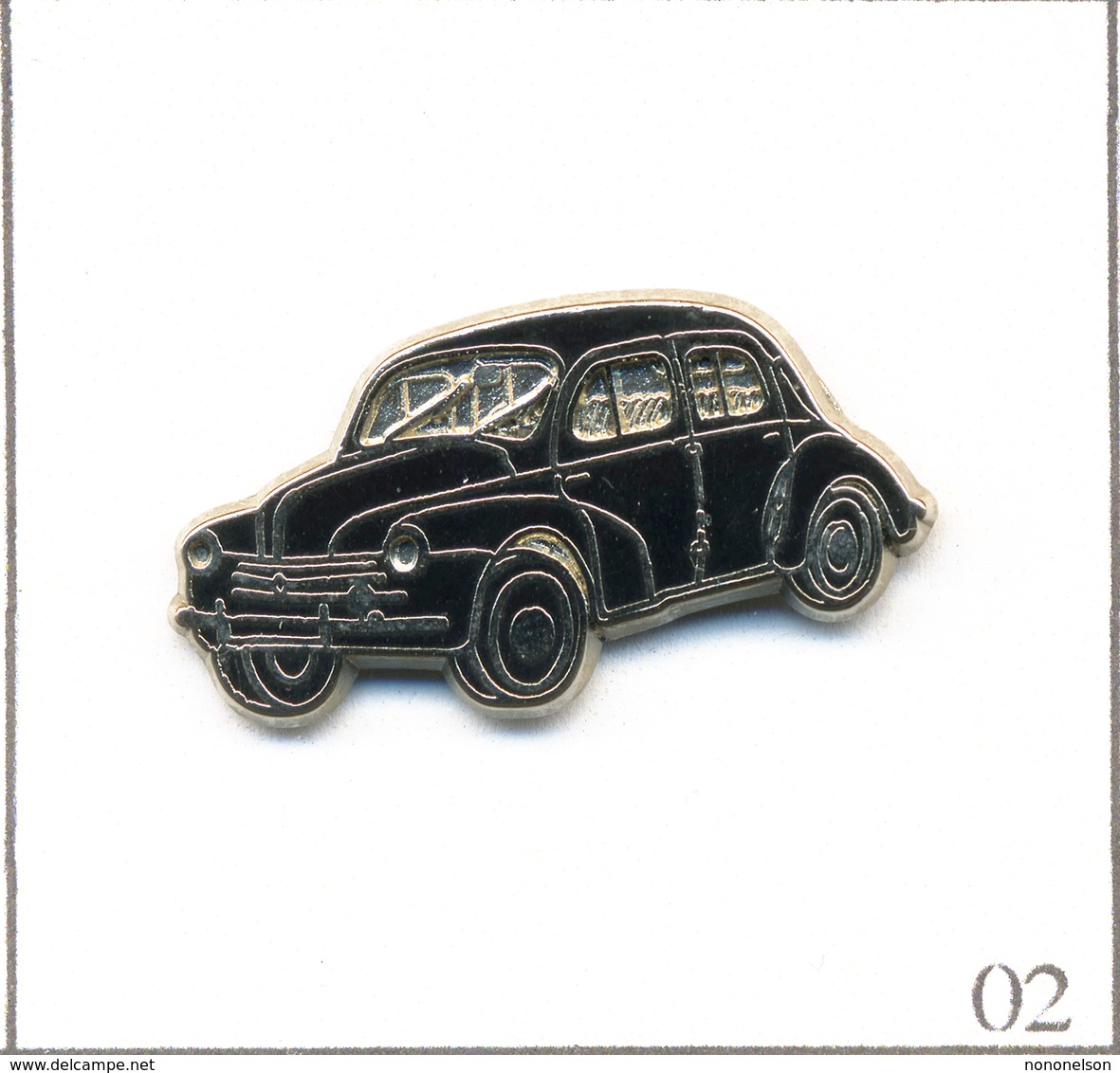 Pin's Automobile - Renault / Modèle 4CV (1946) - Version Noire. Non Estampillé. Zamac. T617-02 - Renault