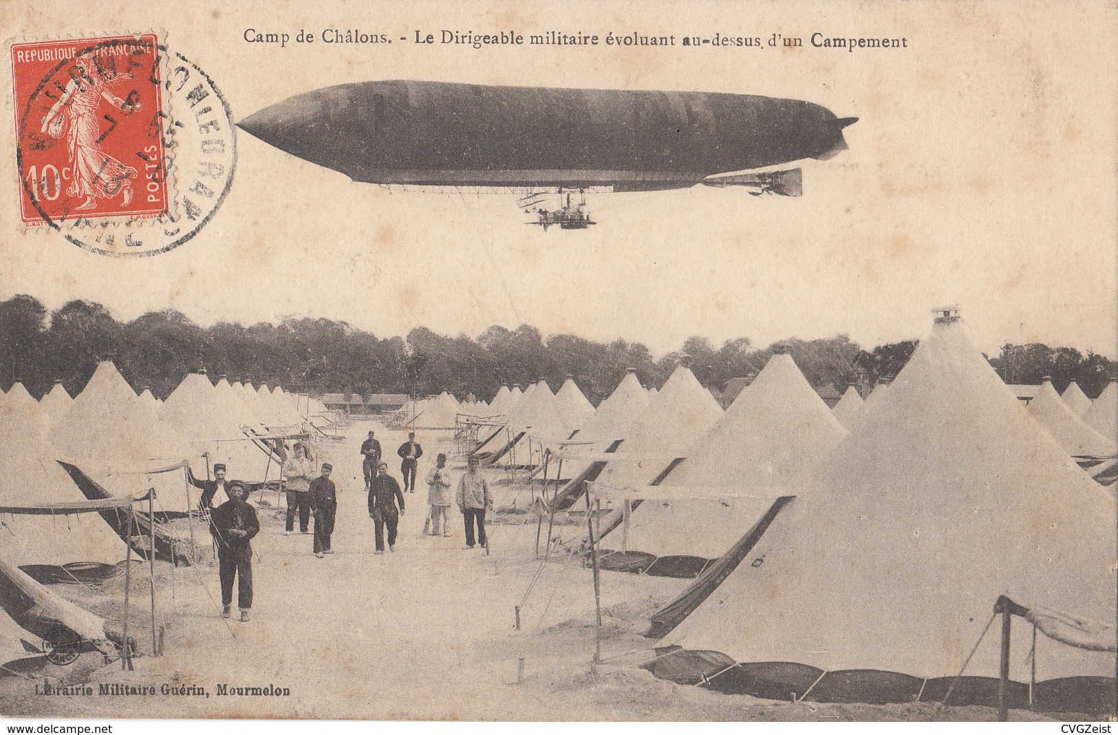 Camp De Châlons - Le Dirigeable Militaire évoluant Au-dessus D'un Campement - Camp De Châlons - Mourmelon