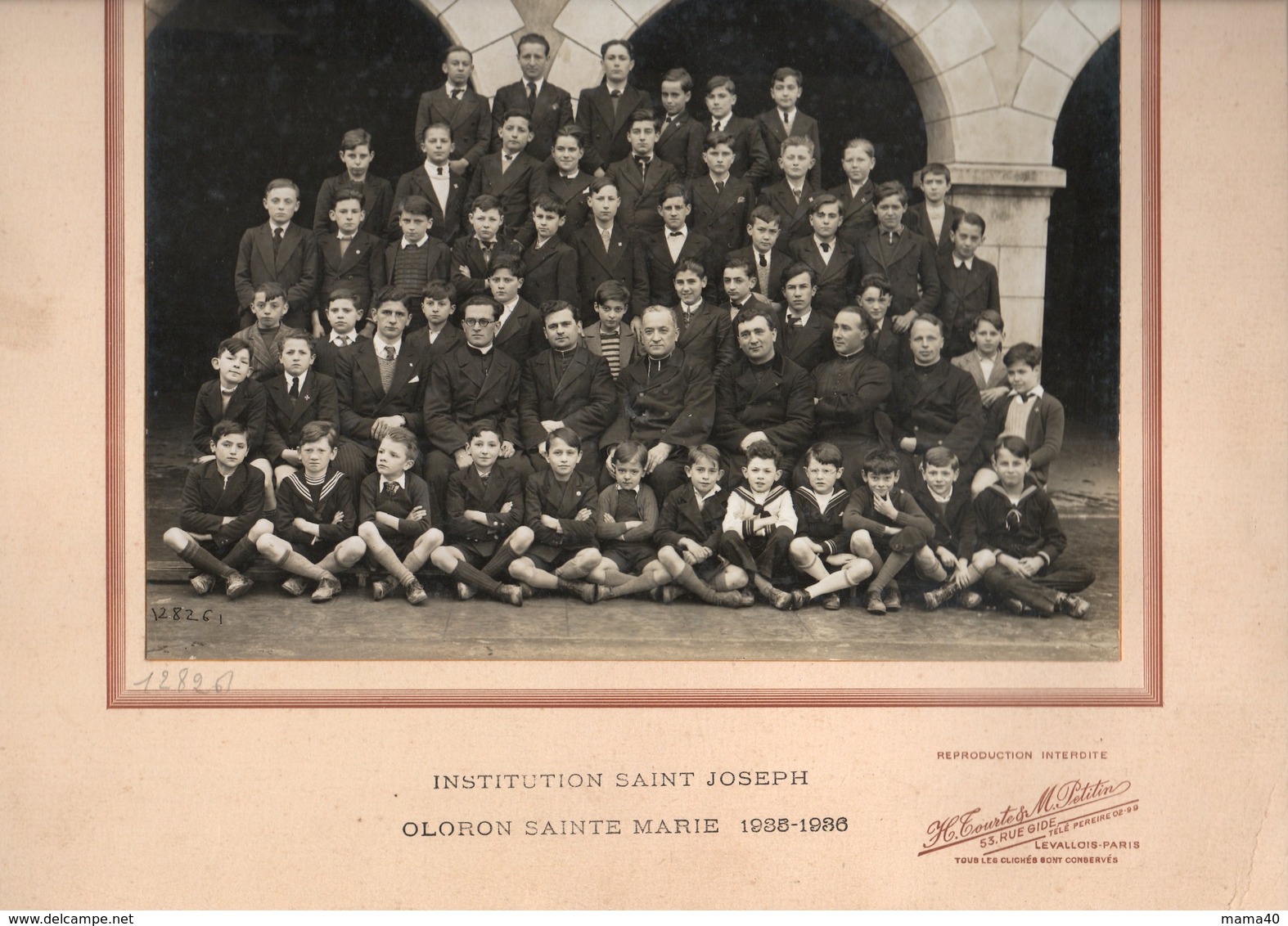 GRANDE PHOTO SUR CARTON - 64 - OLORON STE MARIE - PHOTO DE CLASSE  1935-1936 INSTITUTION SAINT JOSEPH - Anonieme Personen