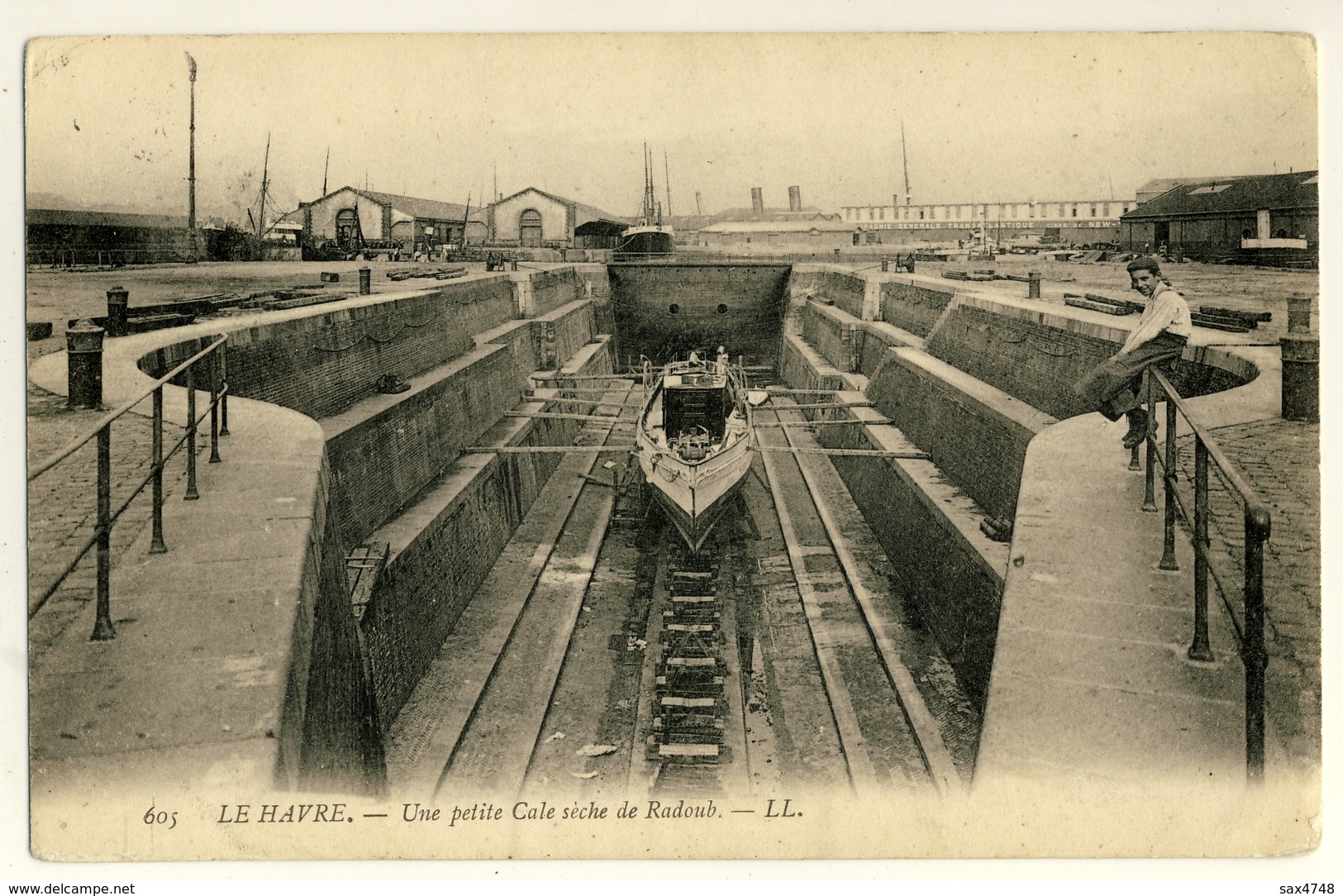 Une Petite Cale Sèche De Radoub - Port