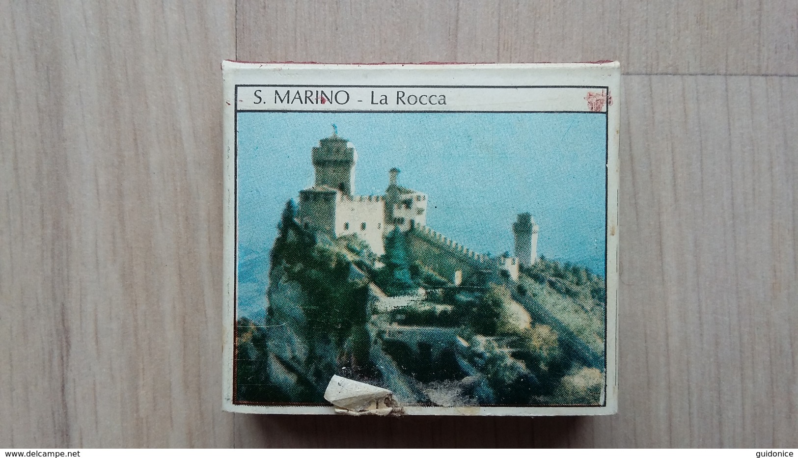 Souvenir-Zündholzschachtel Mit Einer Art "Aufziehschublade" Aus San Marino - Zündholzschachteln