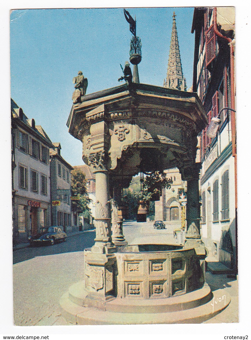 67 Obernai N°5981 Le Puits Des Six Seaux En Pierre Sculptée En 1966 Citroën DS Noire Devant Magasin COOP - Obernai