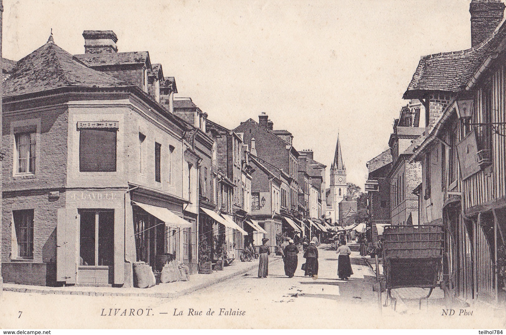 LIVAROT  LA RUE DE LA FALAISE - Livarot