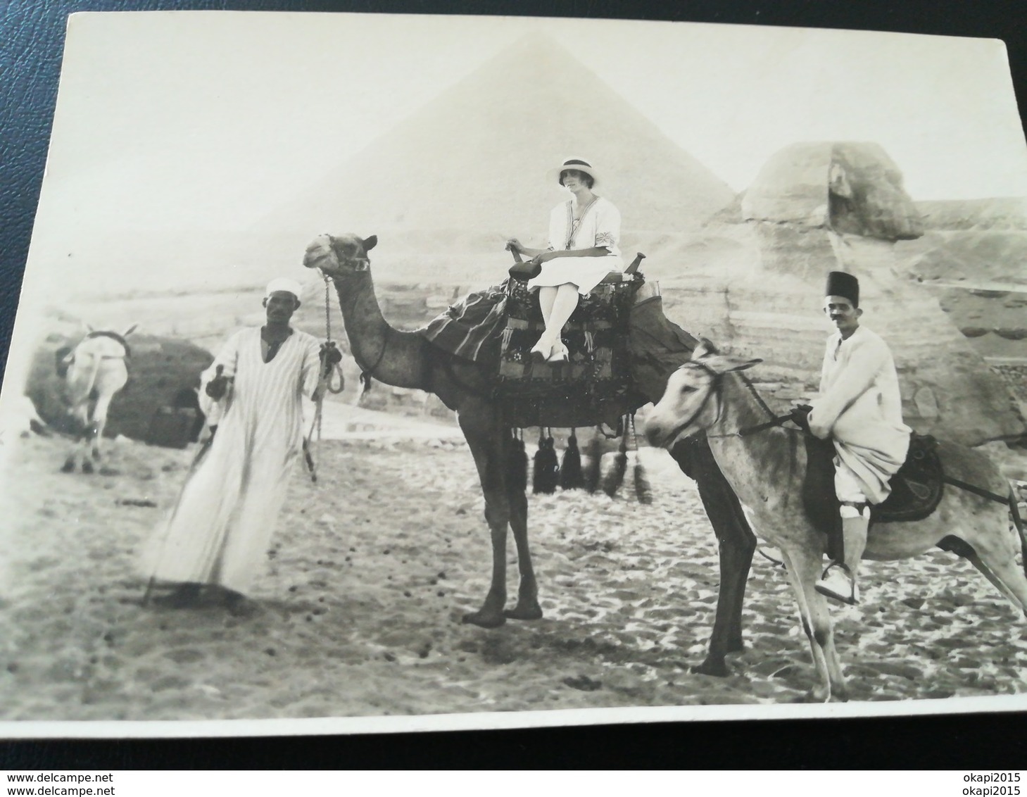 AFRIQUE ÉGYPTE VACANCES TOURISTES  LOT 5 PHOTOS ORIGINALES ET UNE VIEILLE CARTE POSTALE ANNÉES 1950 - 1960