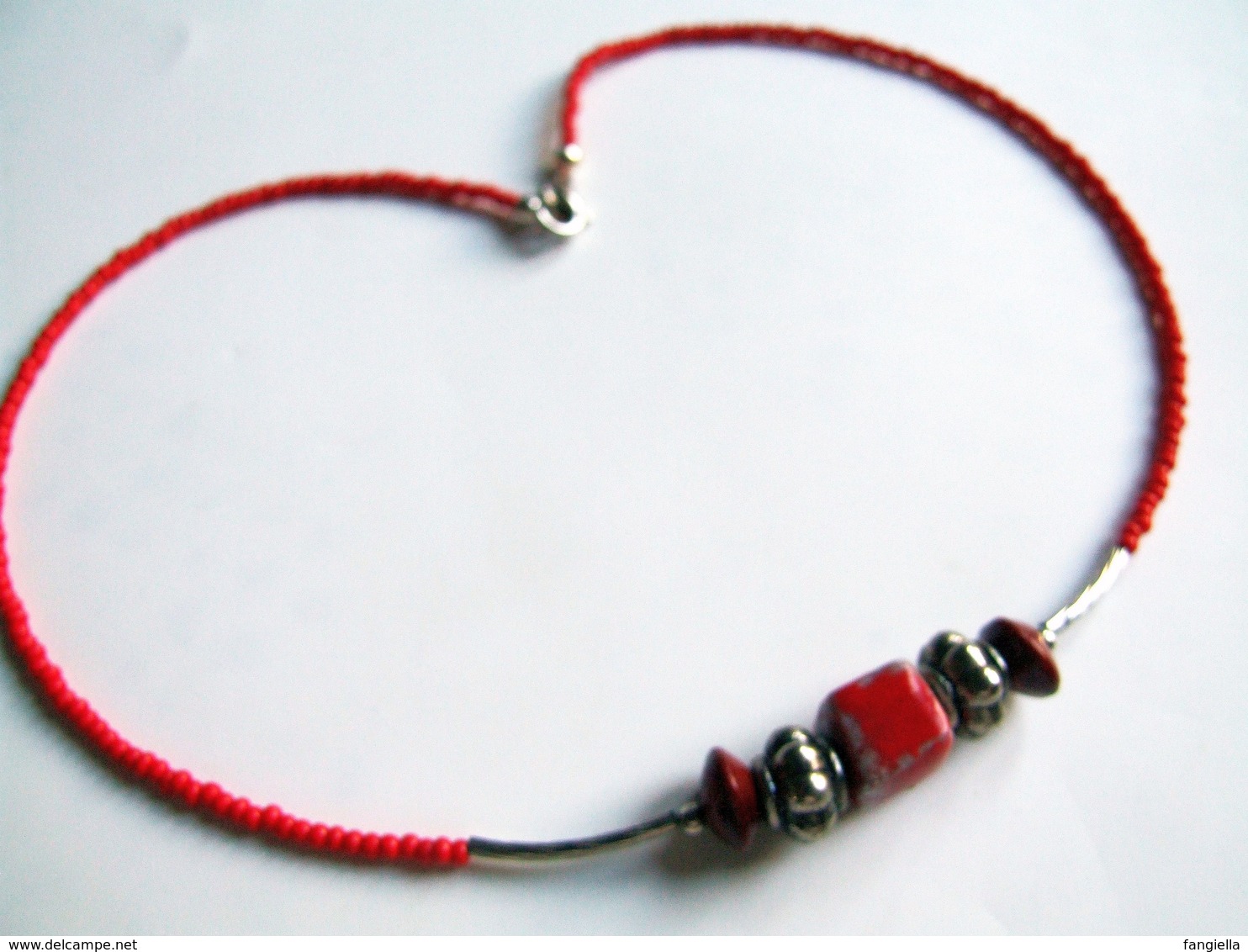 Collier Rouge Fait-main, Cube Céramique, Graines L'église, Métal Argenté, Artisanat Français, Aide Humanitaire - Colliers/Chaînes