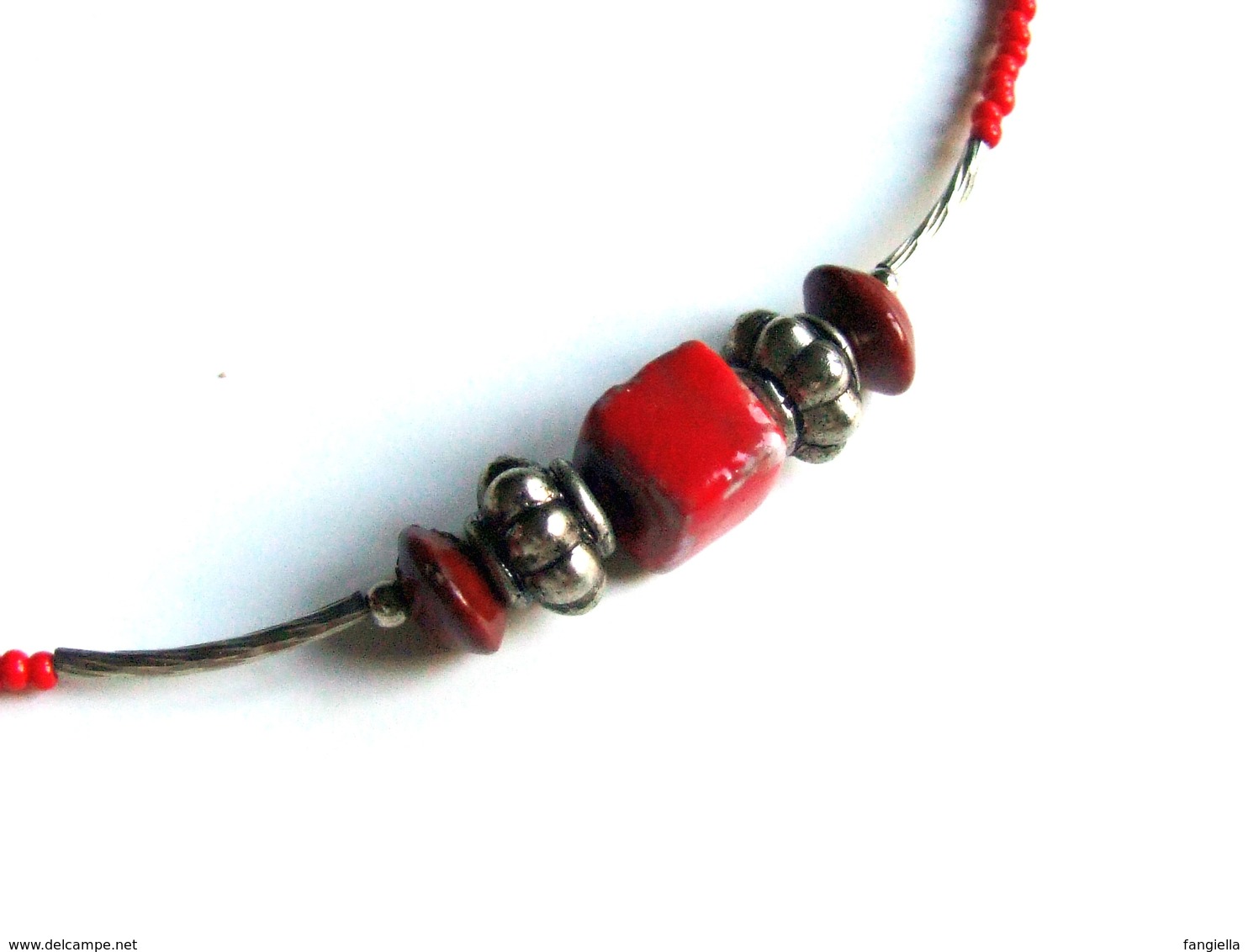 Collier Rouge Fait-main, Cube Céramique, Graines L'église, Métal Argenté, Artisanat Français, Aide Humanitaire - Colliers/Chaînes