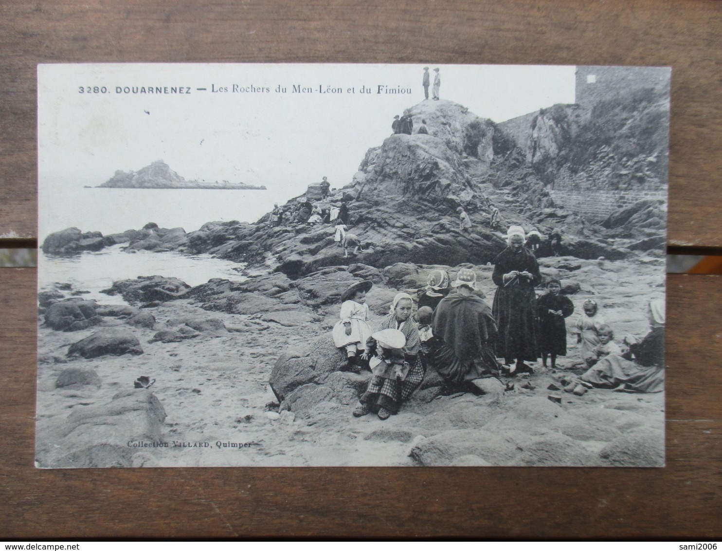 CPA 29 DOUARNENEZ LES ROCHERS DU MEN LEON ET DU FIMIOU ANIMEE FEMMES ENFANTS - Douarnenez