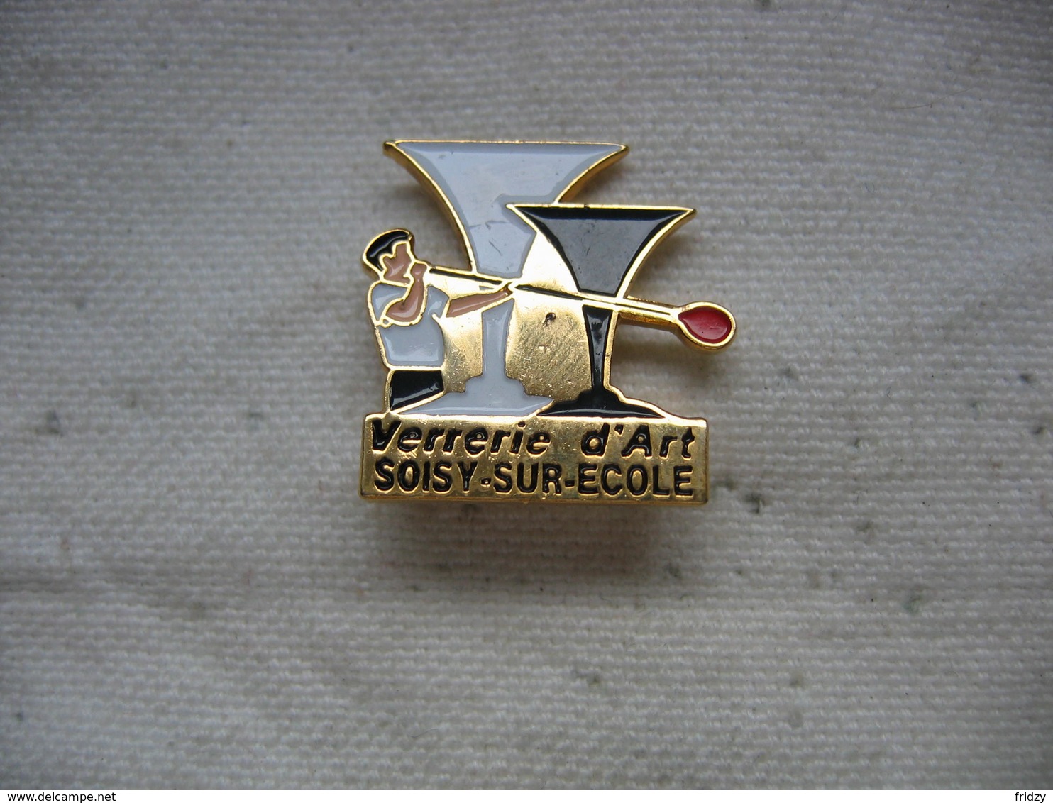 Pin's De La Verrerie D'art De SOISY Sur Ecole - Associations