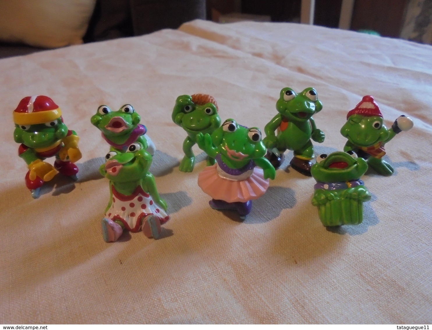 Vintage - Petit Lot De 8 Grenouilles Kinder - Monoblocchi