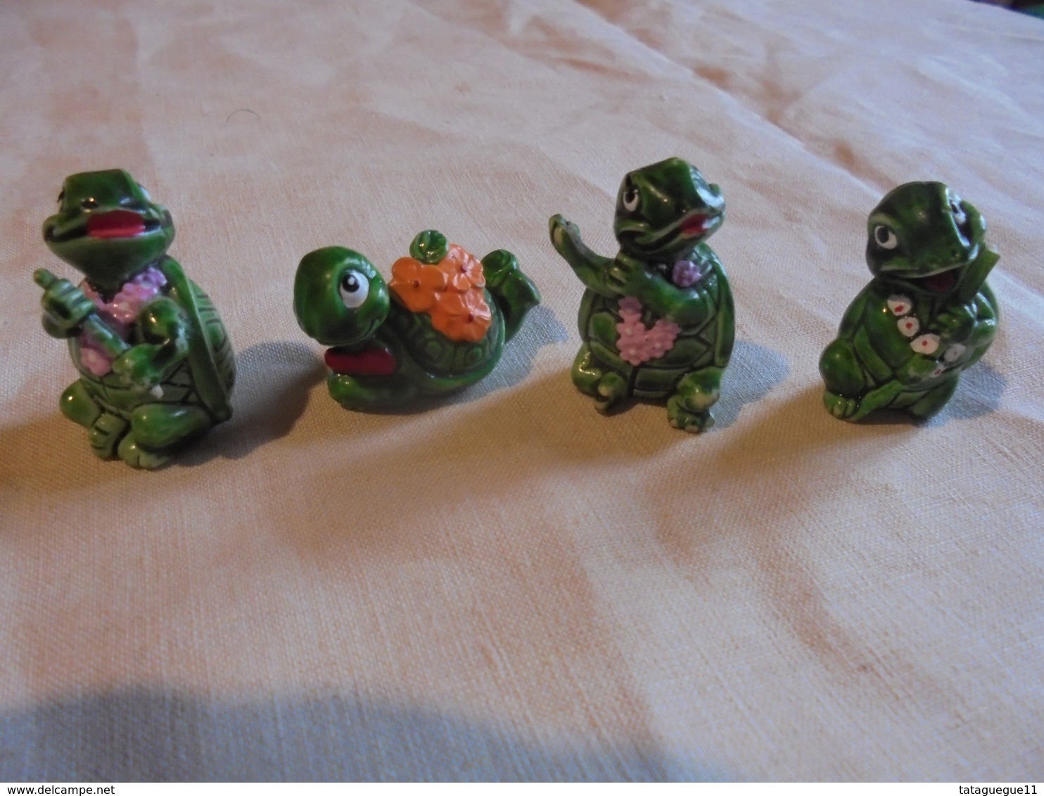 Vintage - Petit Lot De 4 Tortues Kinder - Monoblocs