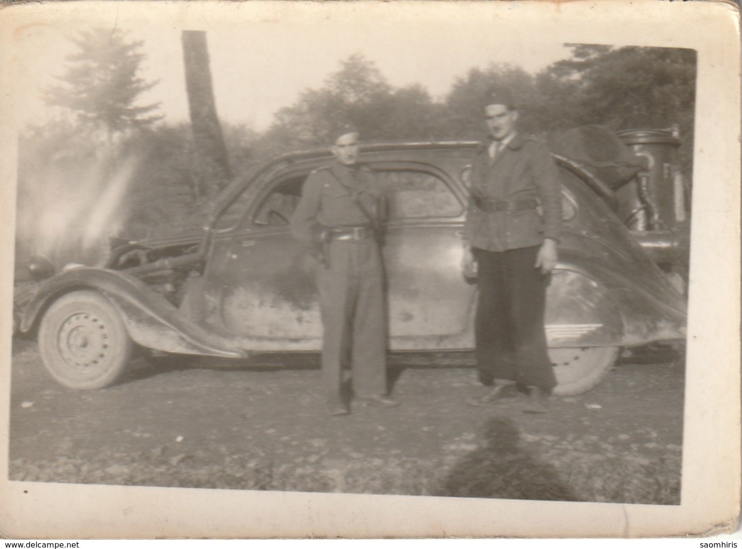 Photo 90 Mm  X 63 Mm Années 30 - Automobile Voiture Gazogène - Résistants 1944 - Scan R/V - Personnes Anonymes
