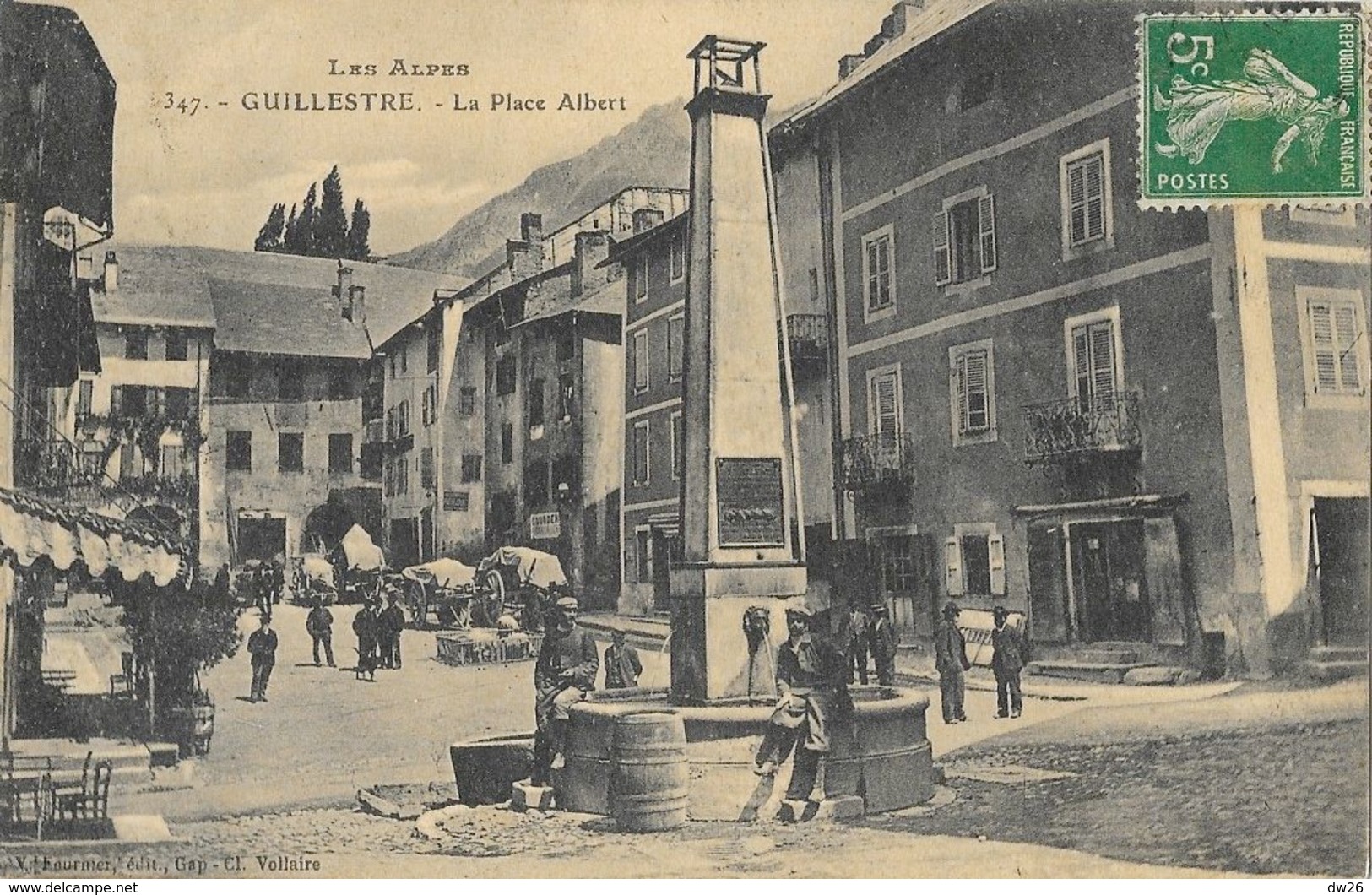 Guillestre (Les Alpes) - La Place Albert, La Fontaine - Edition Fournier - Guillestre