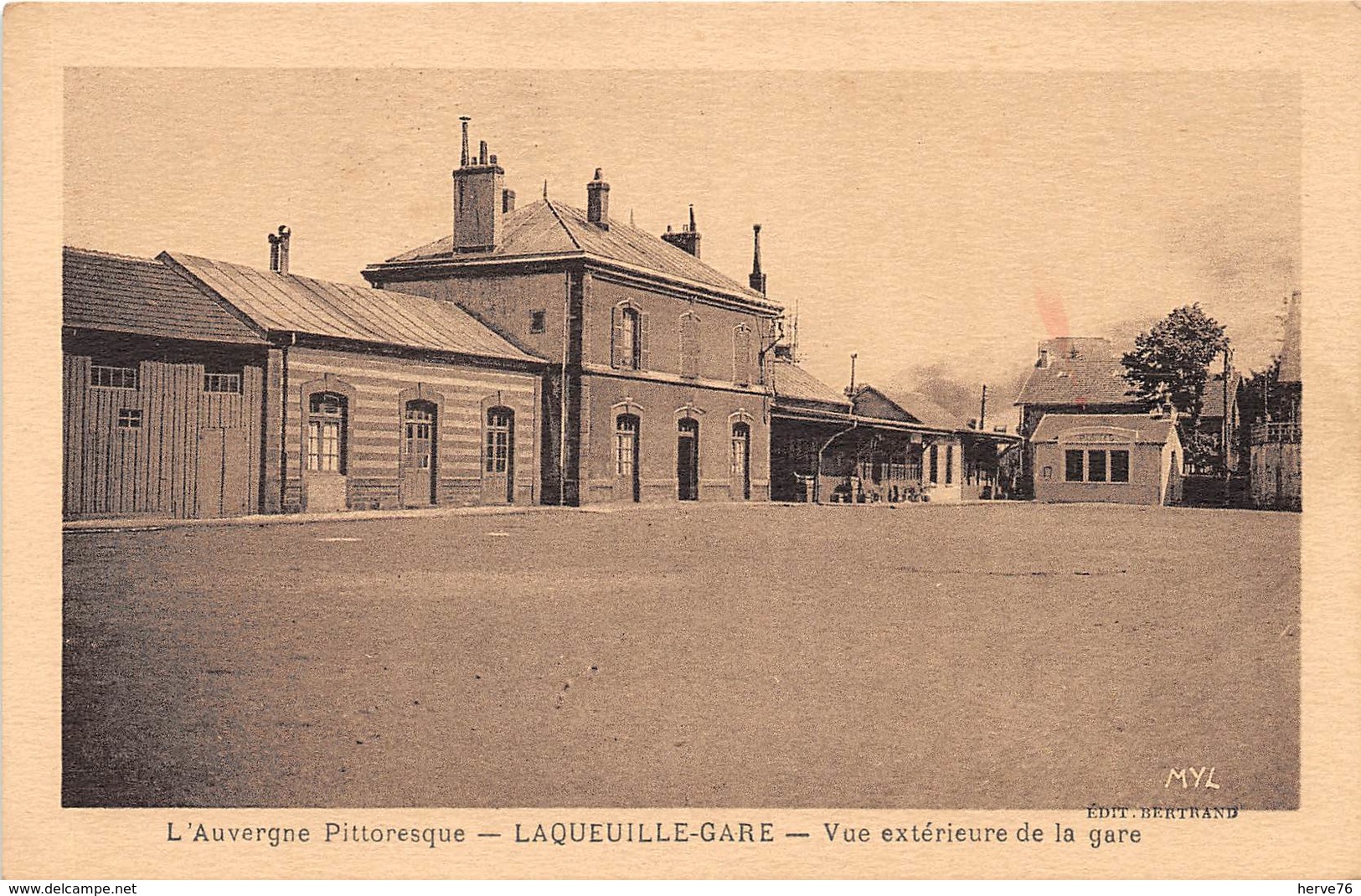 LAQUEUILLE GARE - Vue Extérieure De La Gare - Autres & Non Classés