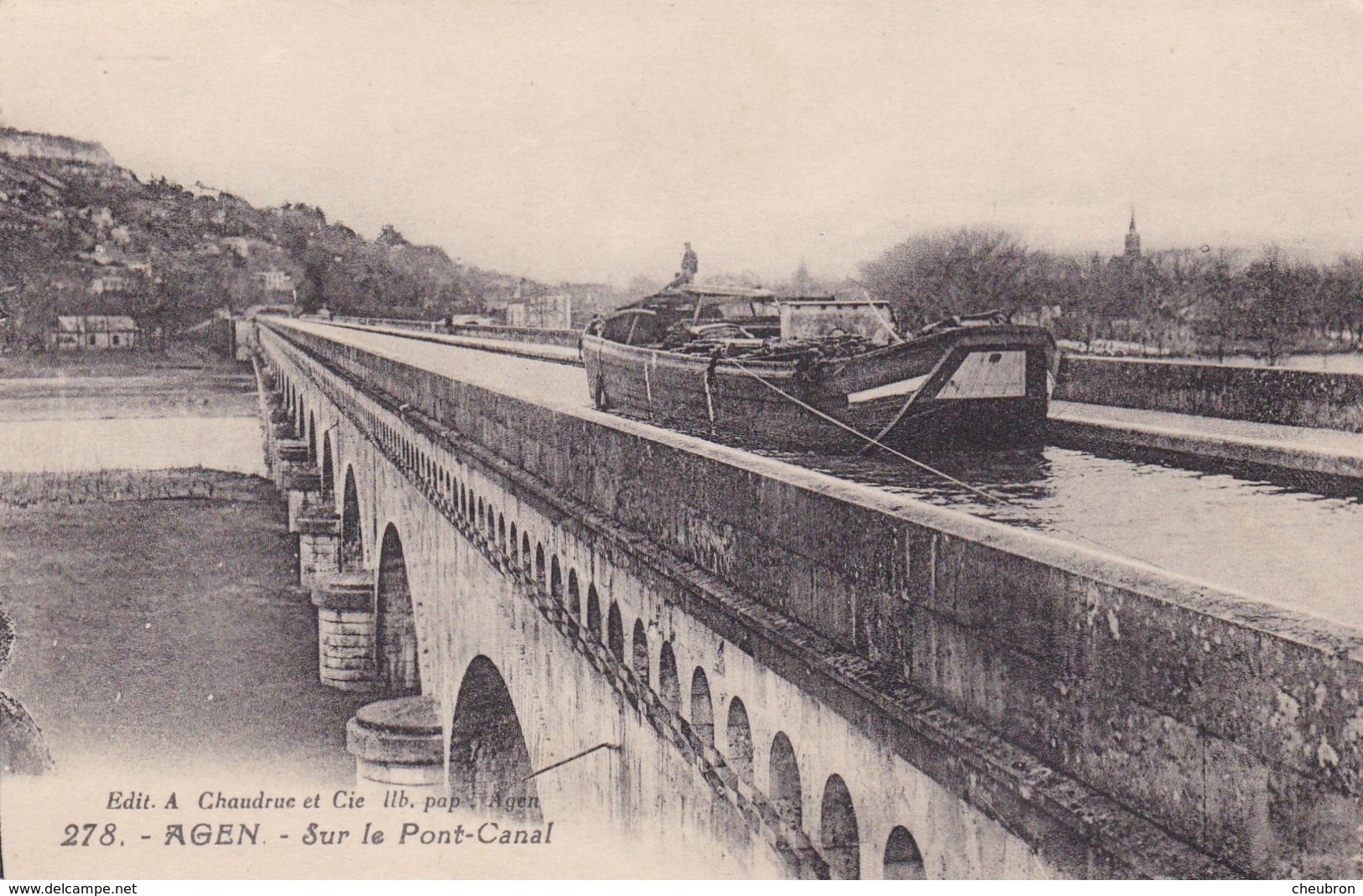 47. AGEN. CPA. PÉNICHE SUR LE PONT CANAL.. ANNÉE 1929 - Agen