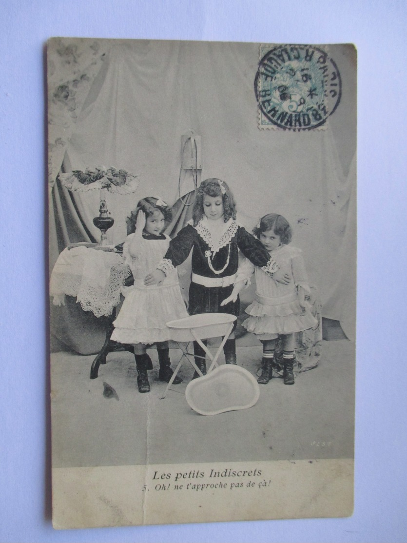 Cpa 1905 De La Série Les Petits Indiscrets  - N° 5  (Avec Défaut Semelle Décollée Et Pli Partiel) - Groupes D'enfants & Familles