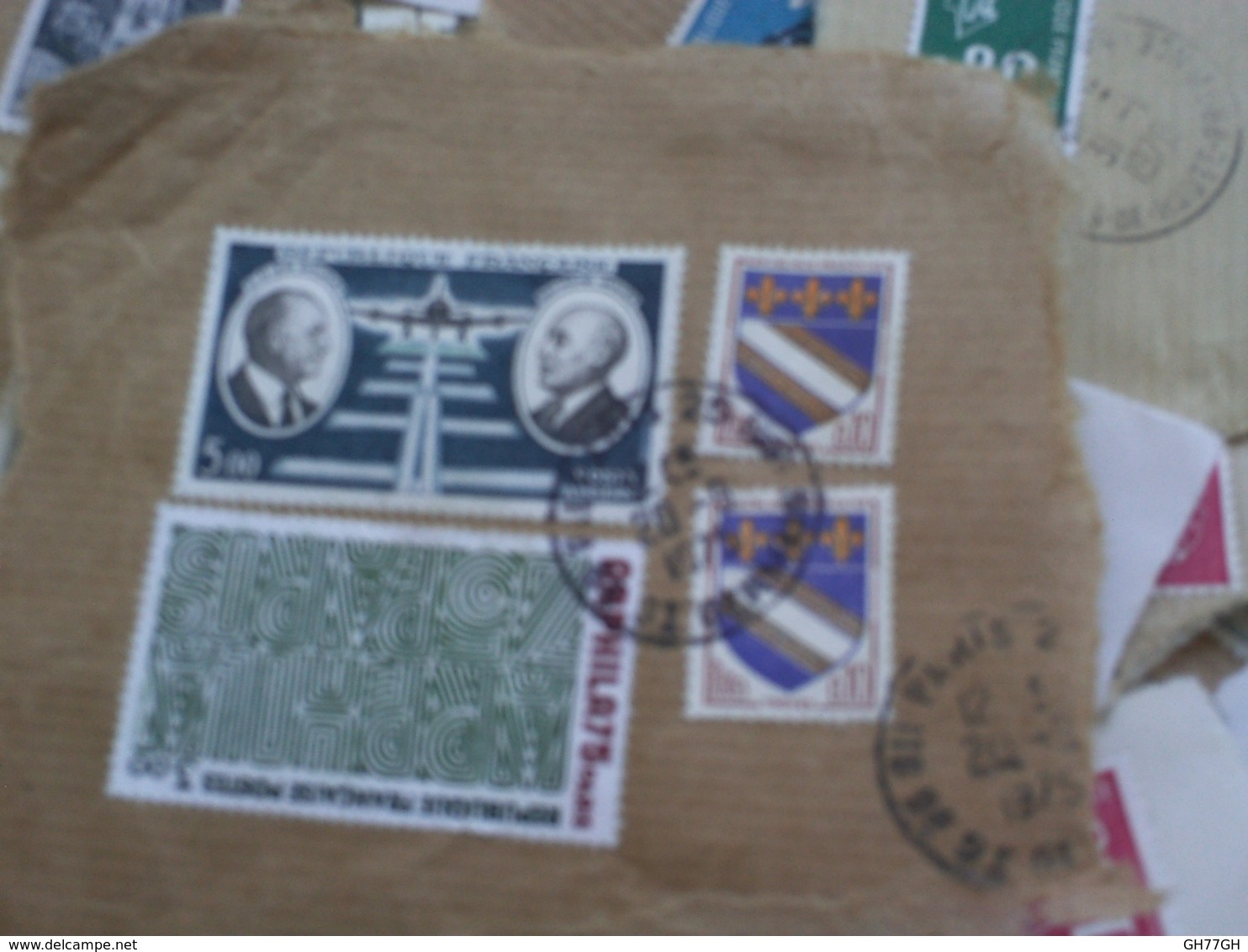Lot de timbres FRANCE sur découpes d'enveloppes (140g 300/400qtés)