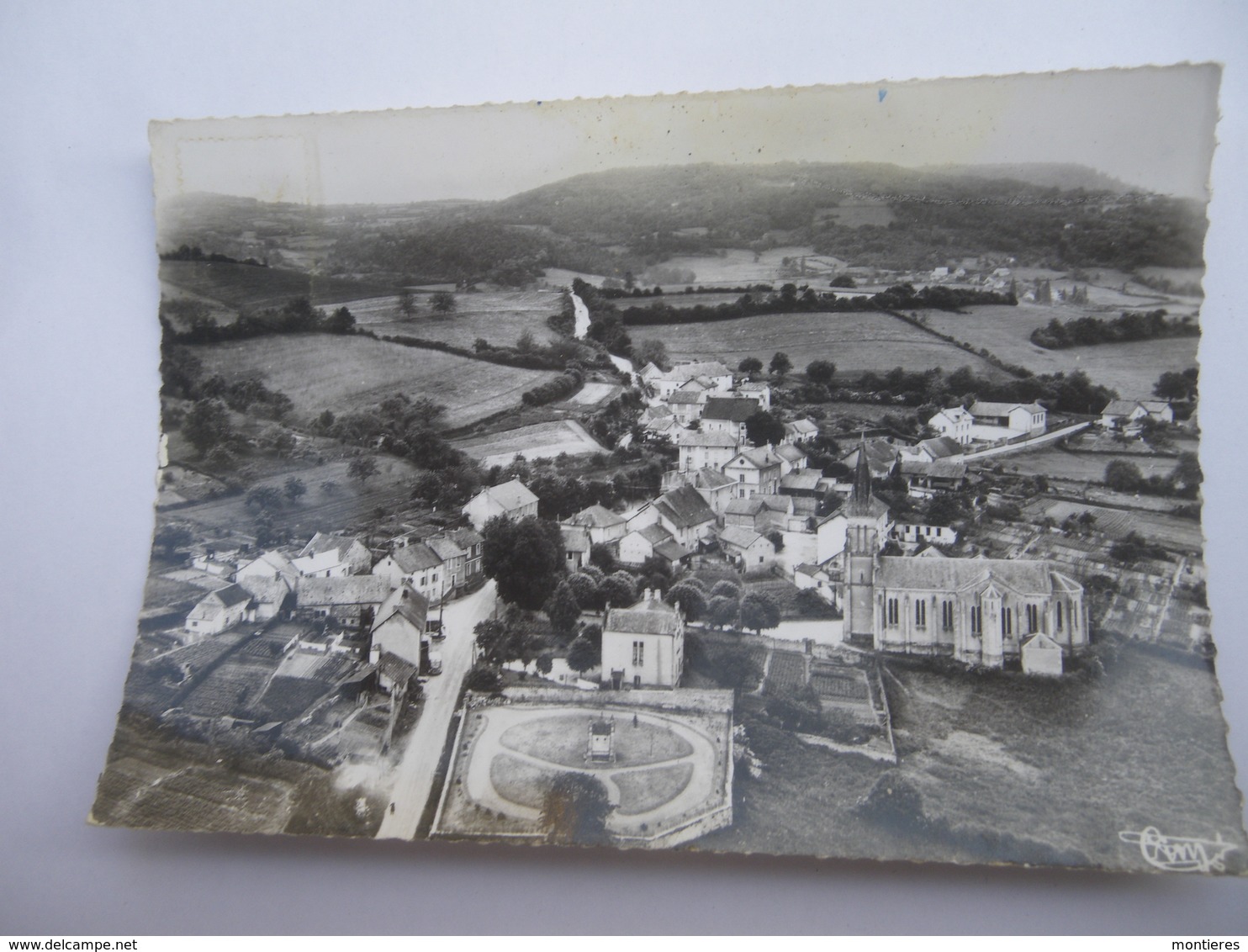 CPSM 71 - SAINT SYMPHORIEN DE MARMAGNE VUE AÉRIENNE SUR LE BOURG - Le Creusot