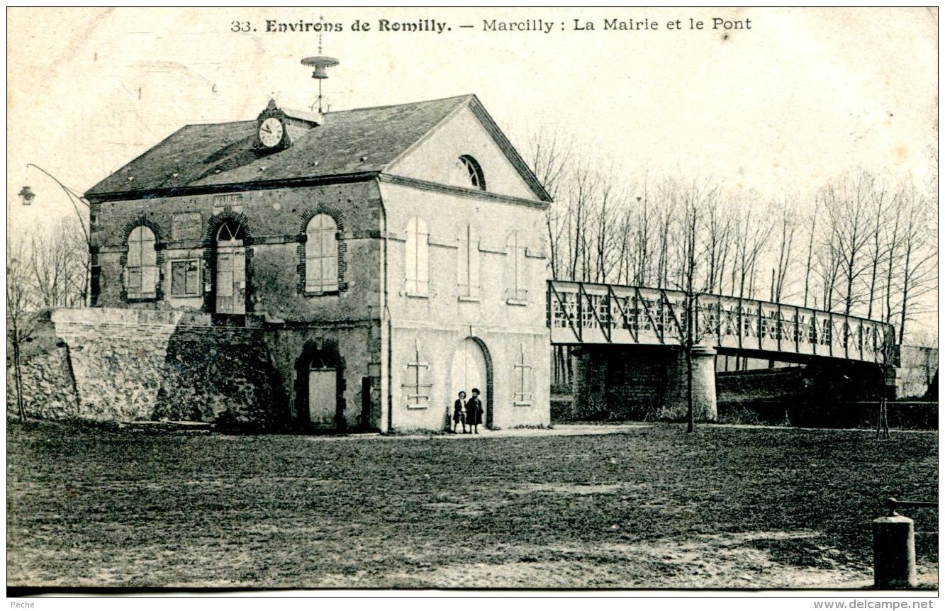 N°64363 -cpa Marcilly -la Mairie Et Le Pont- - Marcilly