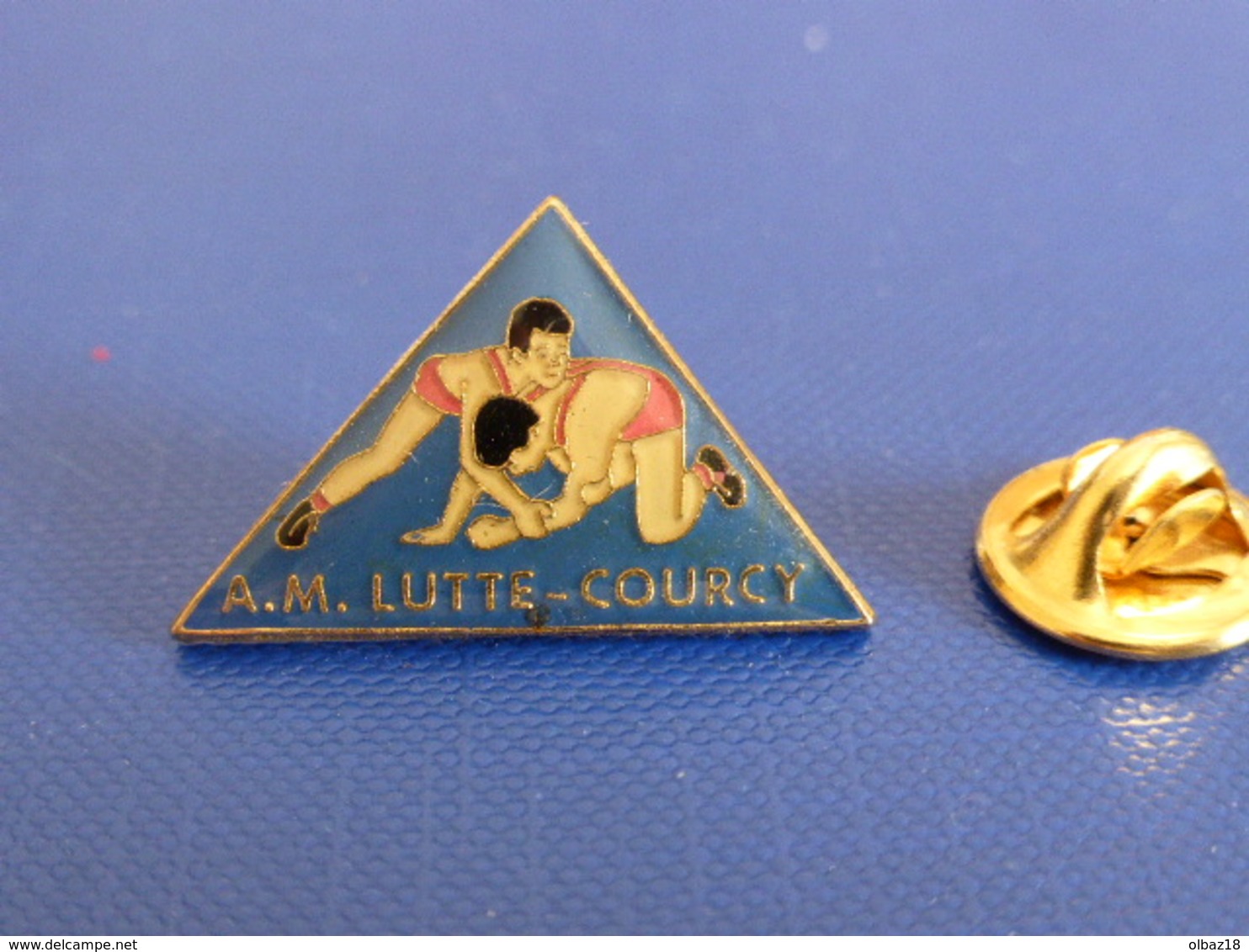 Pin's AM Lutte Courcy (PB69) - Lutte