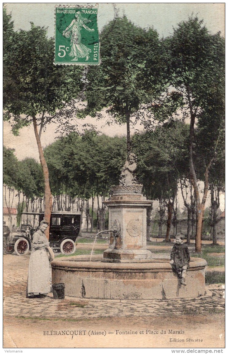 S102 - Cpa 02  Blérancourt - Fontaine Et Place Du Marais - Autres & Non Classés