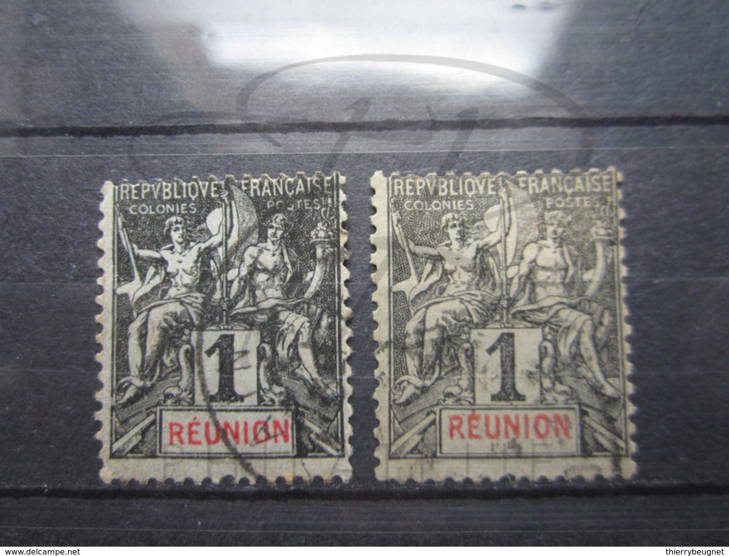 VEND BEAUX TIMBRES DE LA REUNION N° 32 X 2 NUANCES DIFFERENTES !!! - Oblitérés