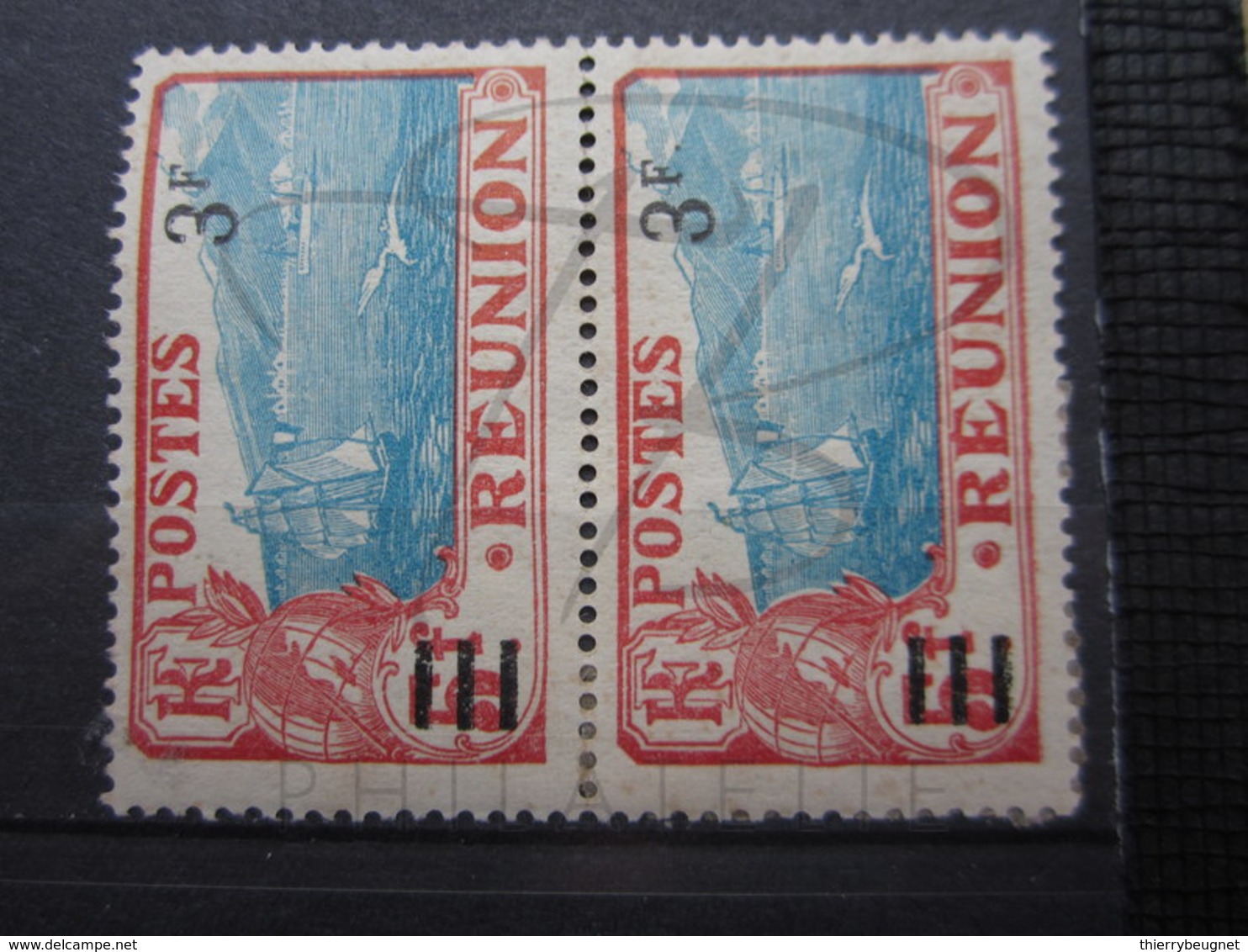 VEND BEAUX TIMBRES DE LA REUNION N ° 106 + 106a SE TENANT , (X) !!! - Unused Stamps