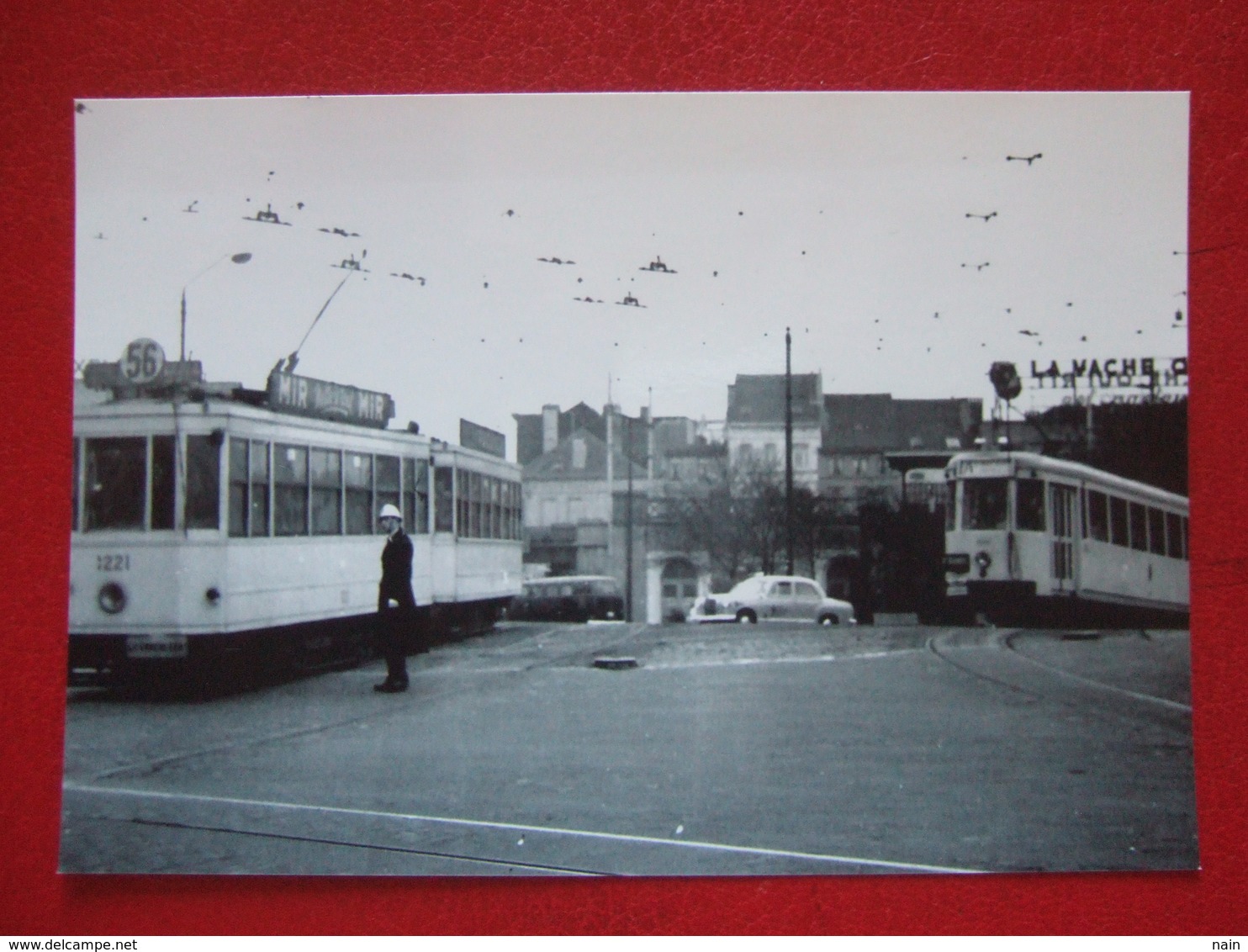 BELGIQUE - BRUXELLES - PHOTO 15 X 10 - TRAM - TRAMWAY - LIGNE 56 - PUB : LA VACHE QUI..- 1 AGENT ... - Transporte Público