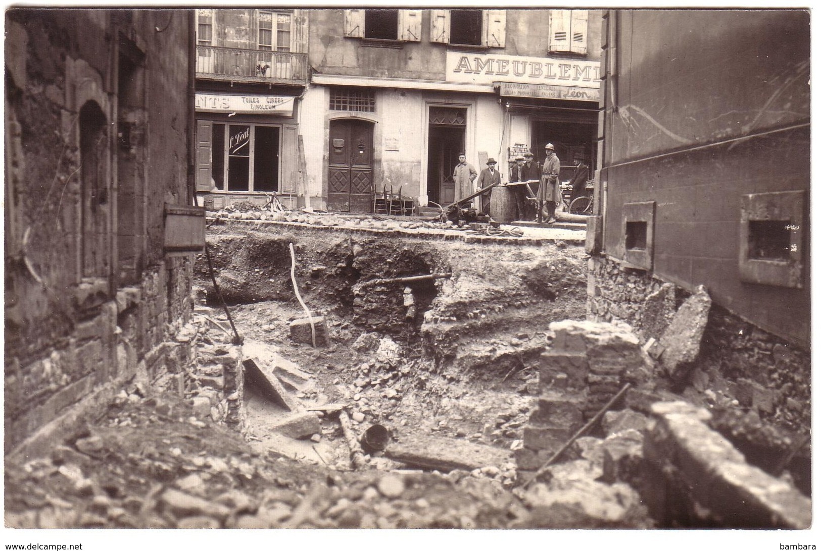 CASTRES - Placette Du Pont Vieux Et Rue Fagerie Le 3 Mars 1930 Après Inondation.( Légende Inscrite Au Verso..) - Castres