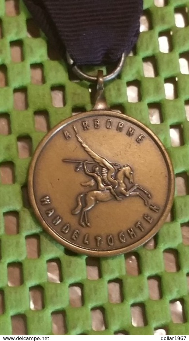 Medaille / Medal - 1  E Medaille Politie Sport Ver. Renkum Airborne Wandeltocht  (18 ) - Autres & Non Classés