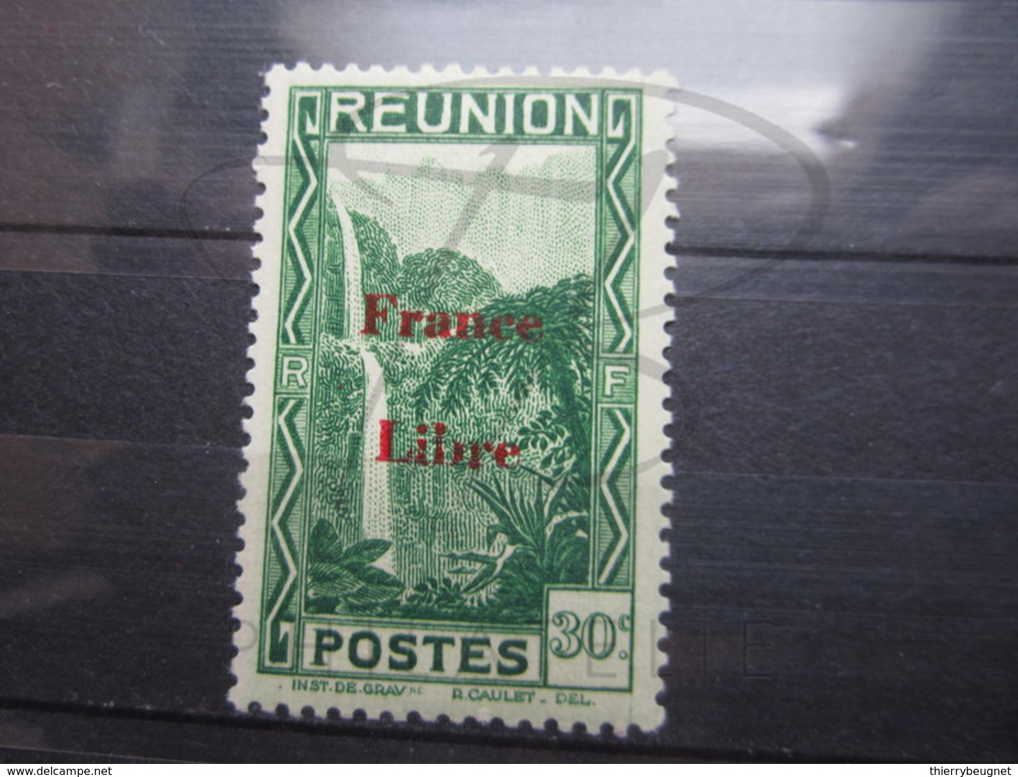 VEND BEAU TIMBRE DE LA REUNION N ° 227 , " B " BRISE , X !!! - Neufs