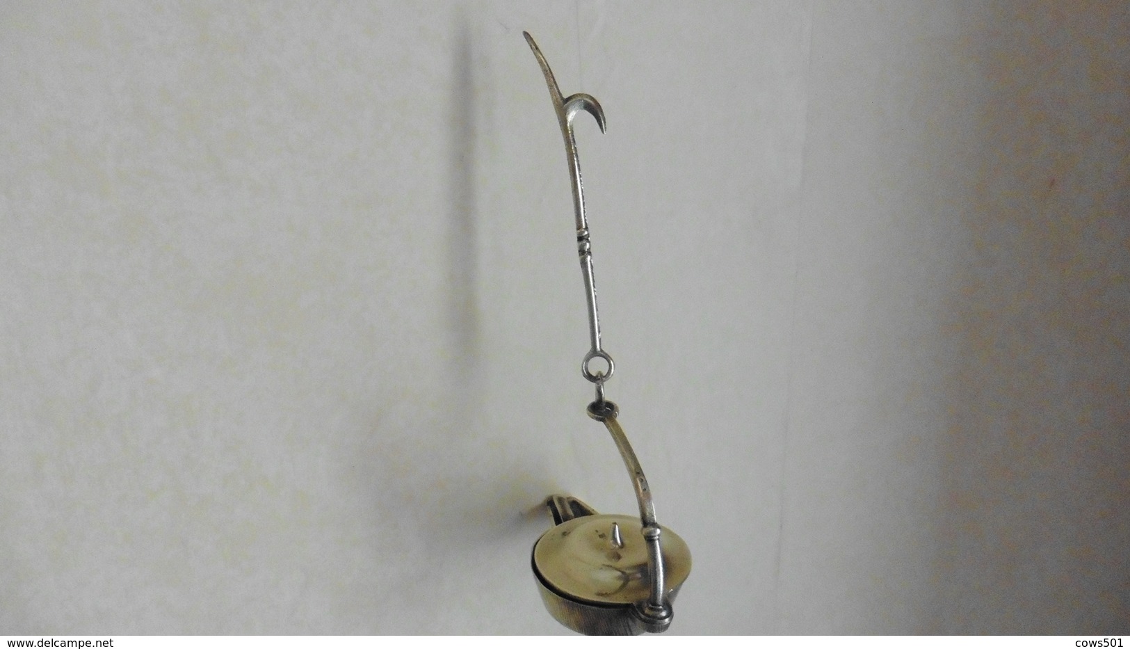 Outil :Ancienne  Lampe à Huile  En Laiton - Ancient Tools
