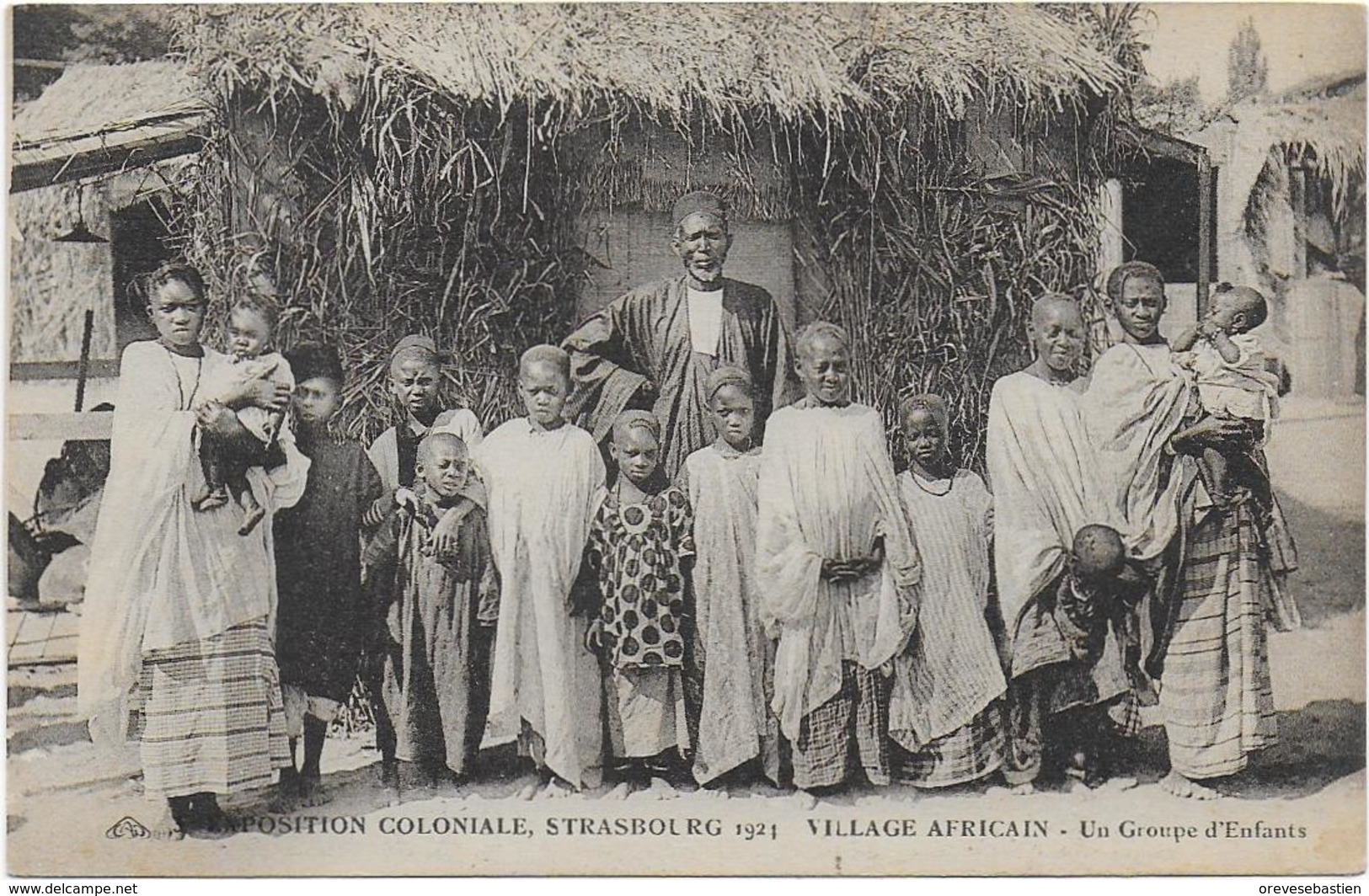 CPA - EXPOSITION COLONIALE - STRASBOURG 1924 - VILLAGE AFRICAIN - UN GROUPE D'ENFANTS - ANIMEE - Expositions